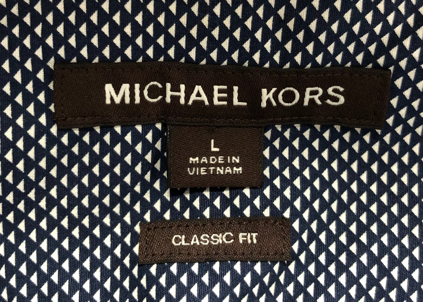 Camisa de botones Michael Kors 🇺🇸 Color azul navy con diseño tríptico en blanco Talla L Entalle Clásico