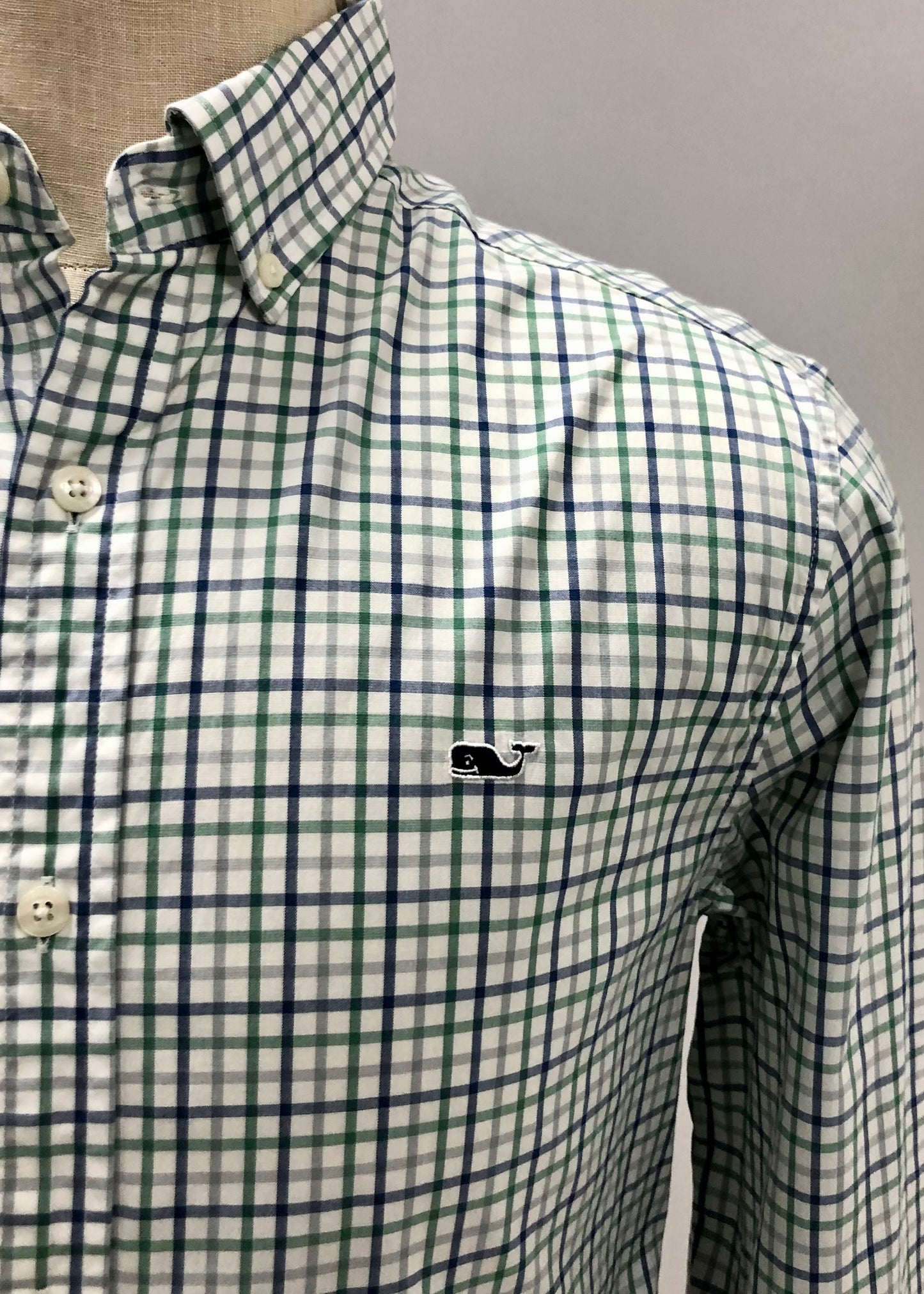 Camisa Vineyard Vines 🐳 color blanco con cuadros en color gris, verde y azul Talla S entalle clásico
