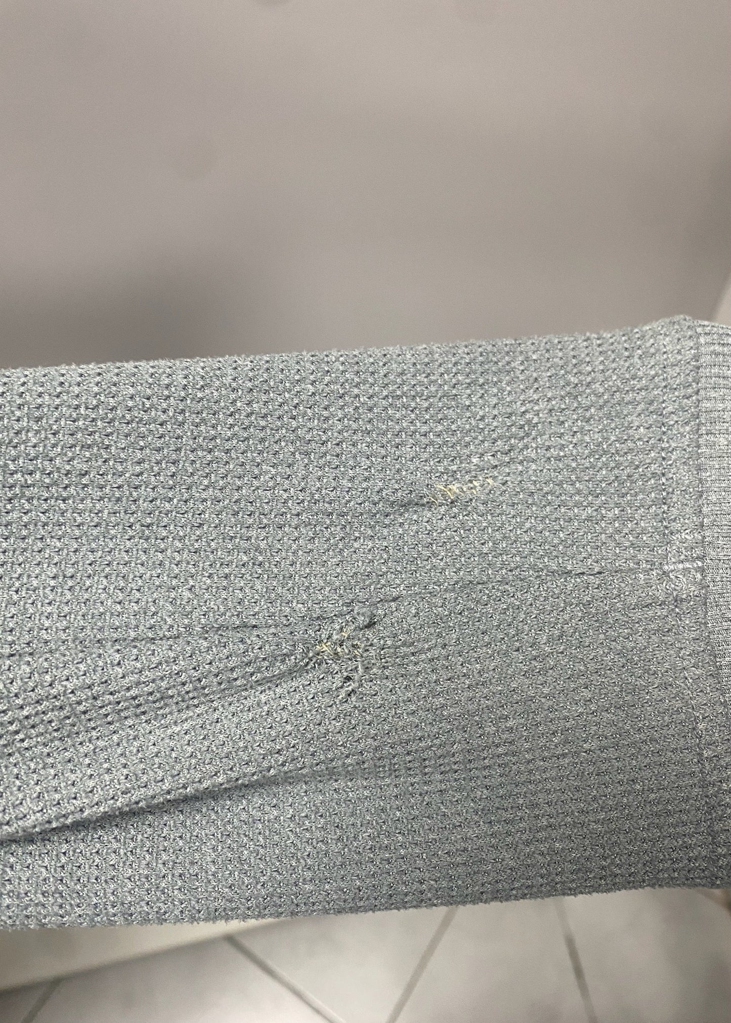 Sueter Jersey con capucha Under Armour 🏋🏽 color gris Talla L Entalle Regular (ver descripción)