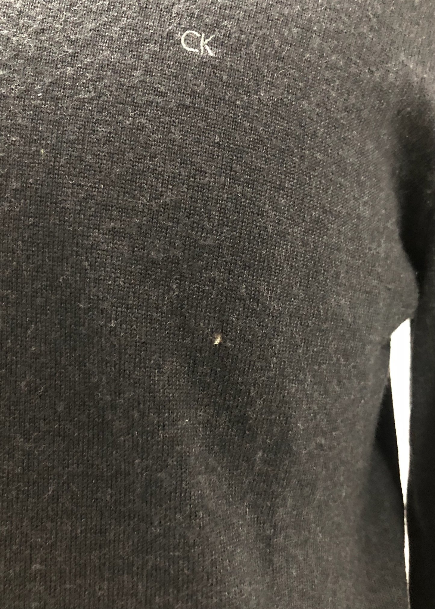 Sueter Jersey cuello V Calvin Klein 🇺🇸 color negro Talla L (ver descripción)