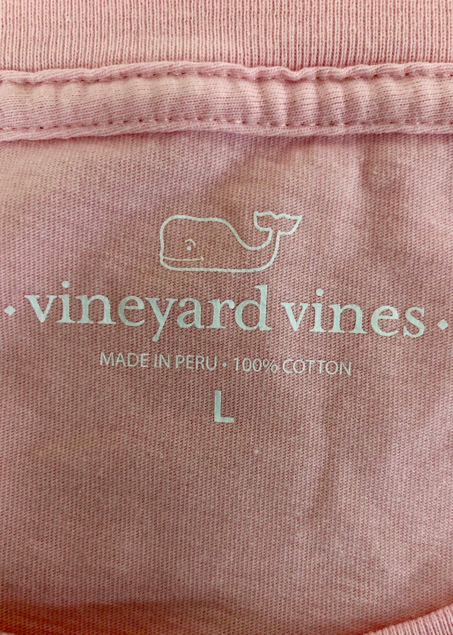 Camiseta cuello redondo Vineyard Vines 🐳 color rosado claro con Diseño de ballena verde Talla L