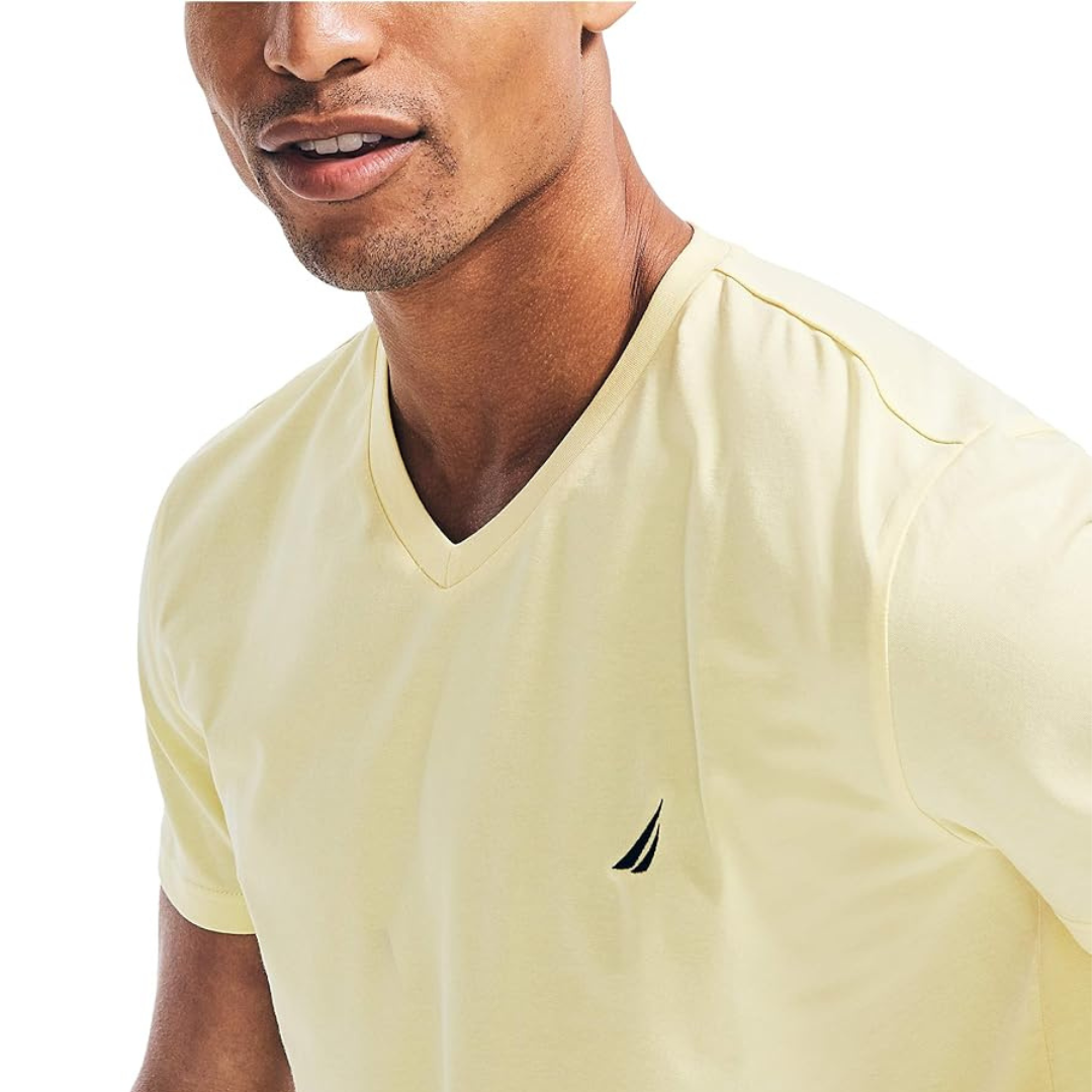 Camiseta cuello V Nautica ⚓️ color amarillo claro con logo azul navy Talla S