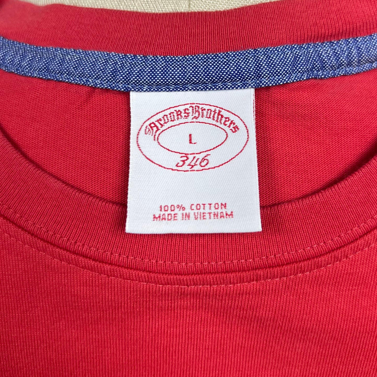 Camiseta cuello redondo Brooks Brothers 🐑 color rojo diseño con bolsillo y logo dorado Talla Large
