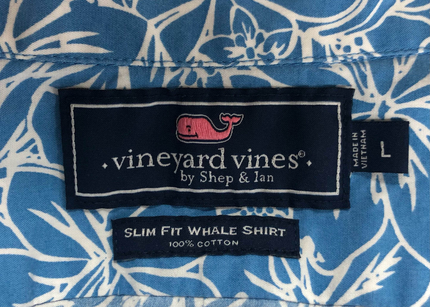 Camisa de botones Vineyard Vines 🐳 color azul con diseño de floral en blanco Talla L Entalle Regular