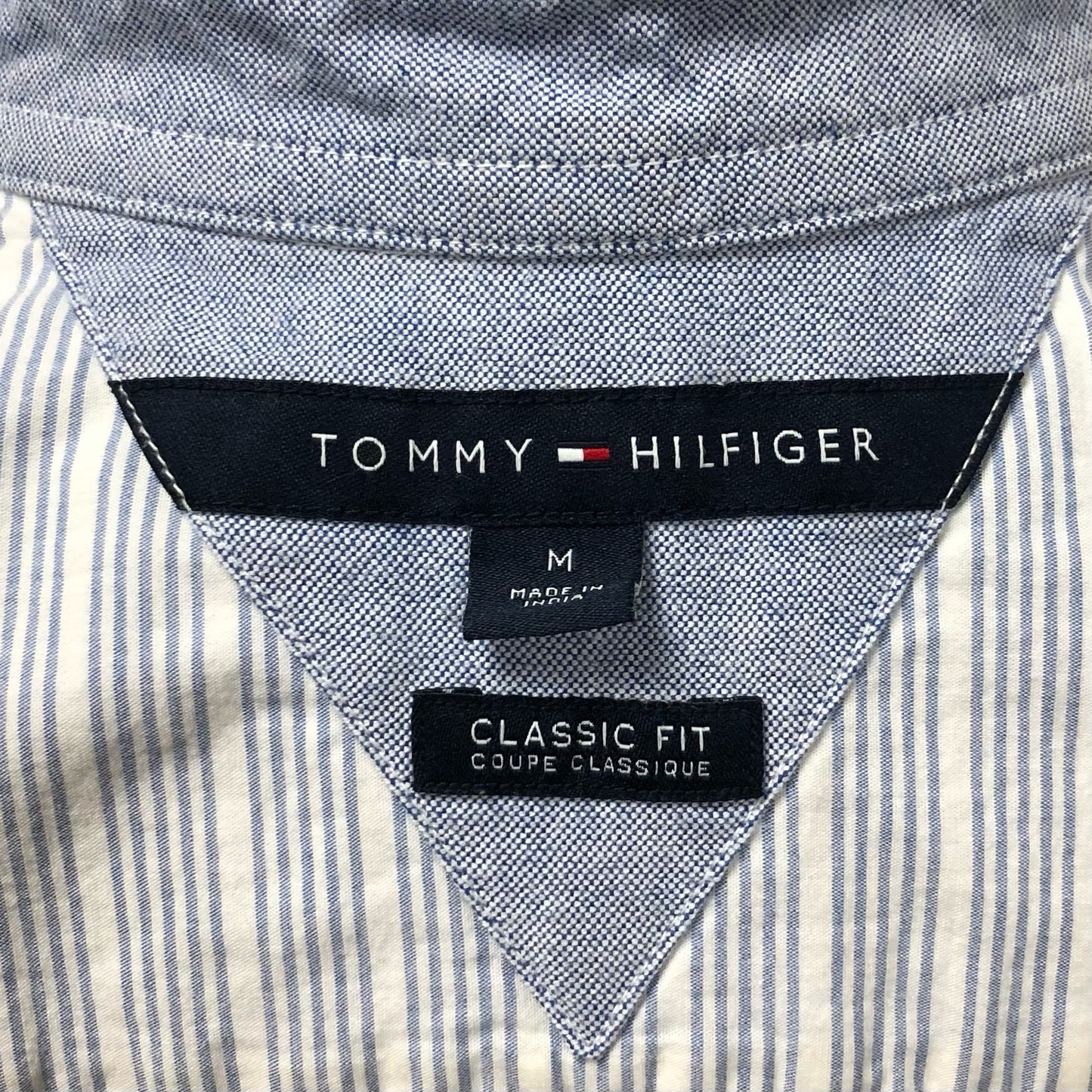 Camisa Tommy Hilfiger 🇺🇸 con patrón de rayas en azul y blanco Talla M Entalle Clásico