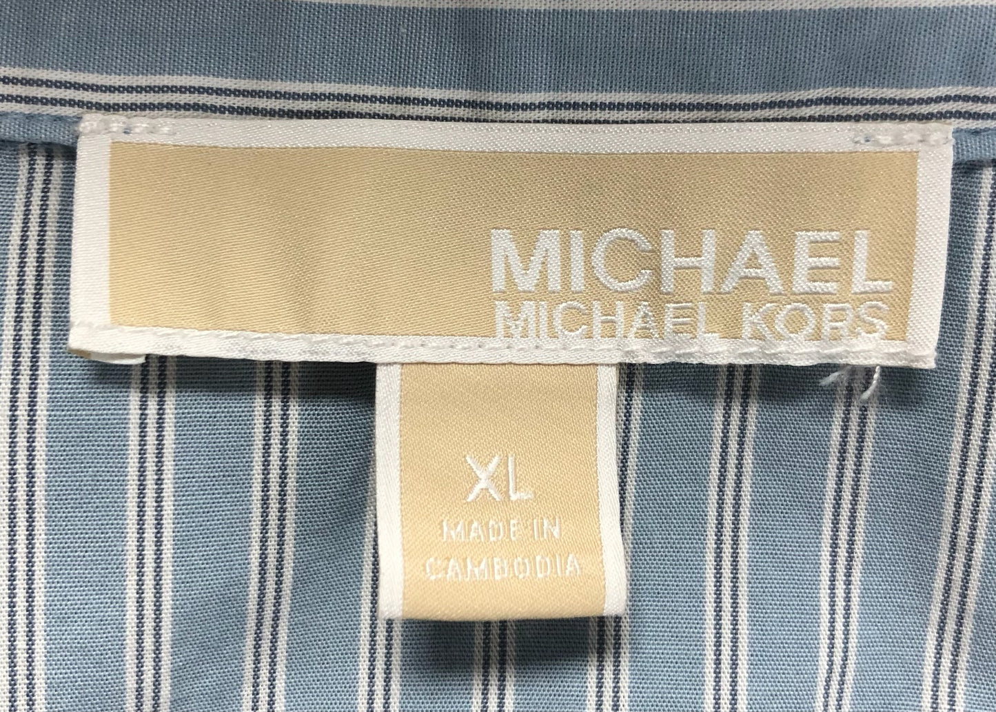 Camisa de botones Michael Kors 🇺🇸 color celeste con rayas en blanco y negro Talla XL Entalle Regular