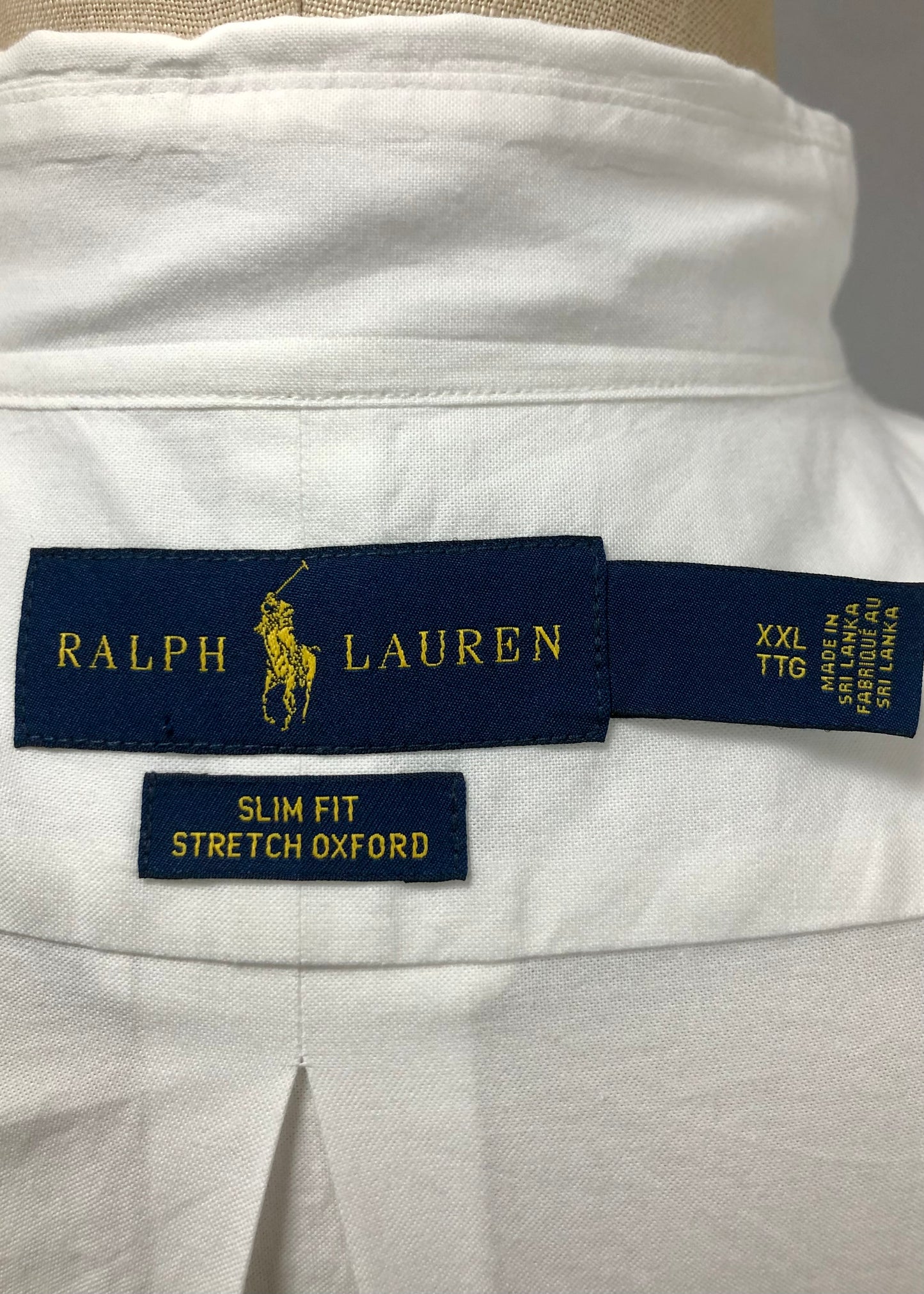 Camisa Polo Ralph Lauren 🏇🏼 en color blanco con diseño de rayas en color azul y gris Talla XXL Entalle Slim Fit