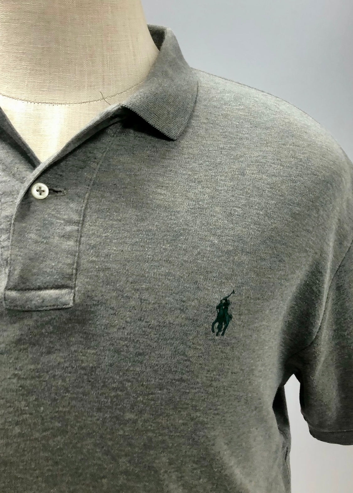 Camiseta Polo Ralph Lauren 🏇🏼 color gris oscuro Talla M Entalle Regular
