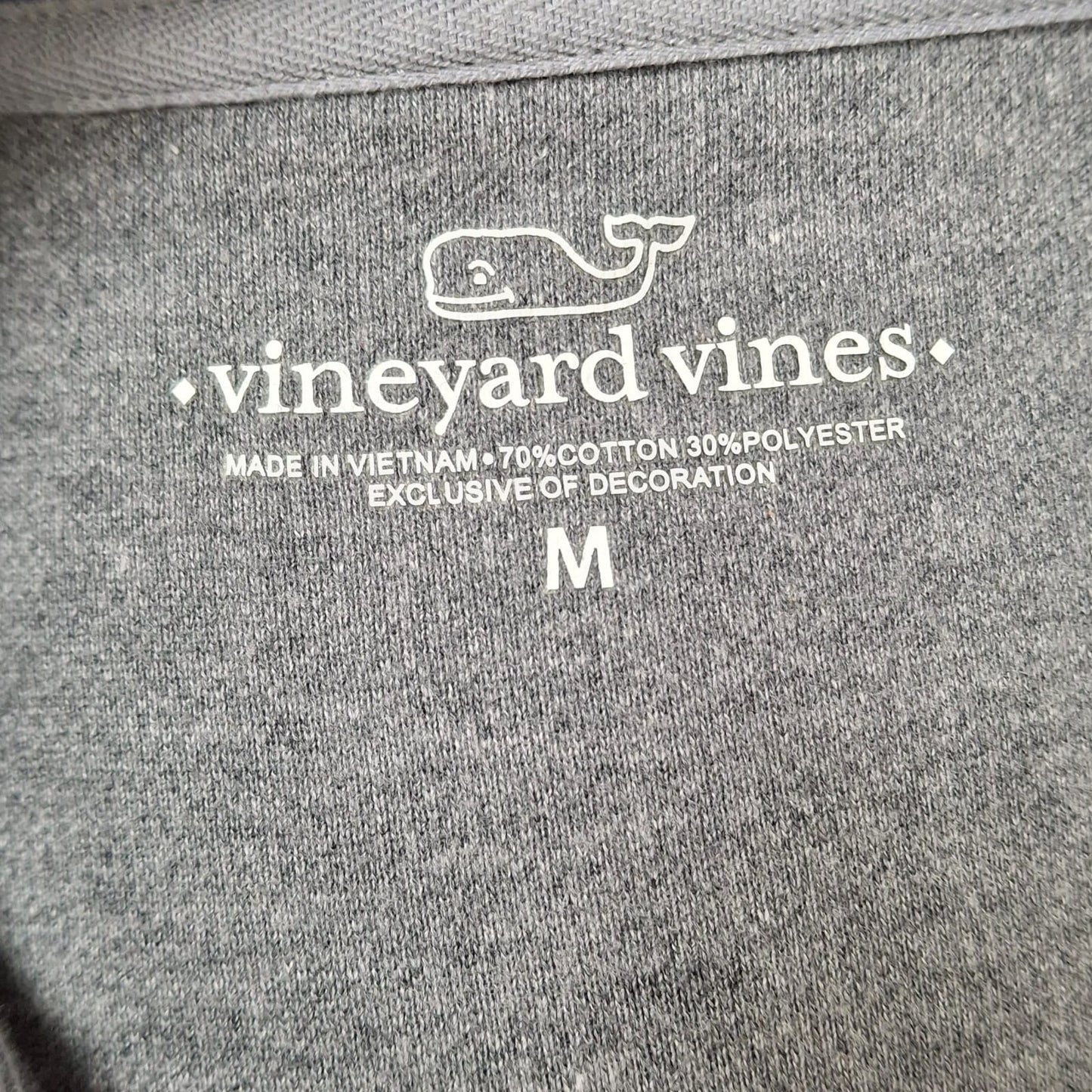 Sueter Jersey Vineyard Vines 🐳 color gris claro con logo azul navy Talla M