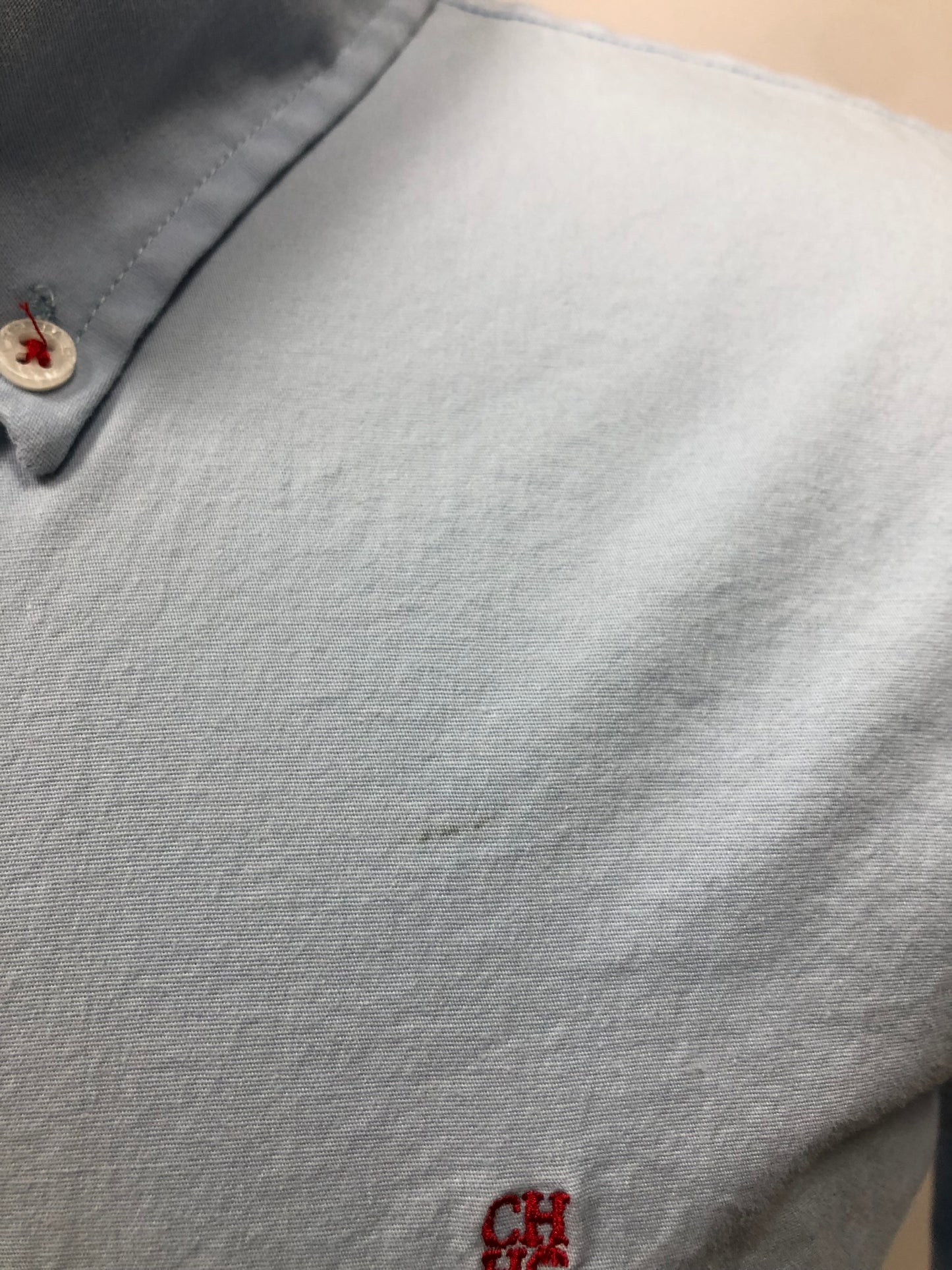 Camisa de botones Carolina Herrera color celeste Talla M Entalle Regular (ver descripción)