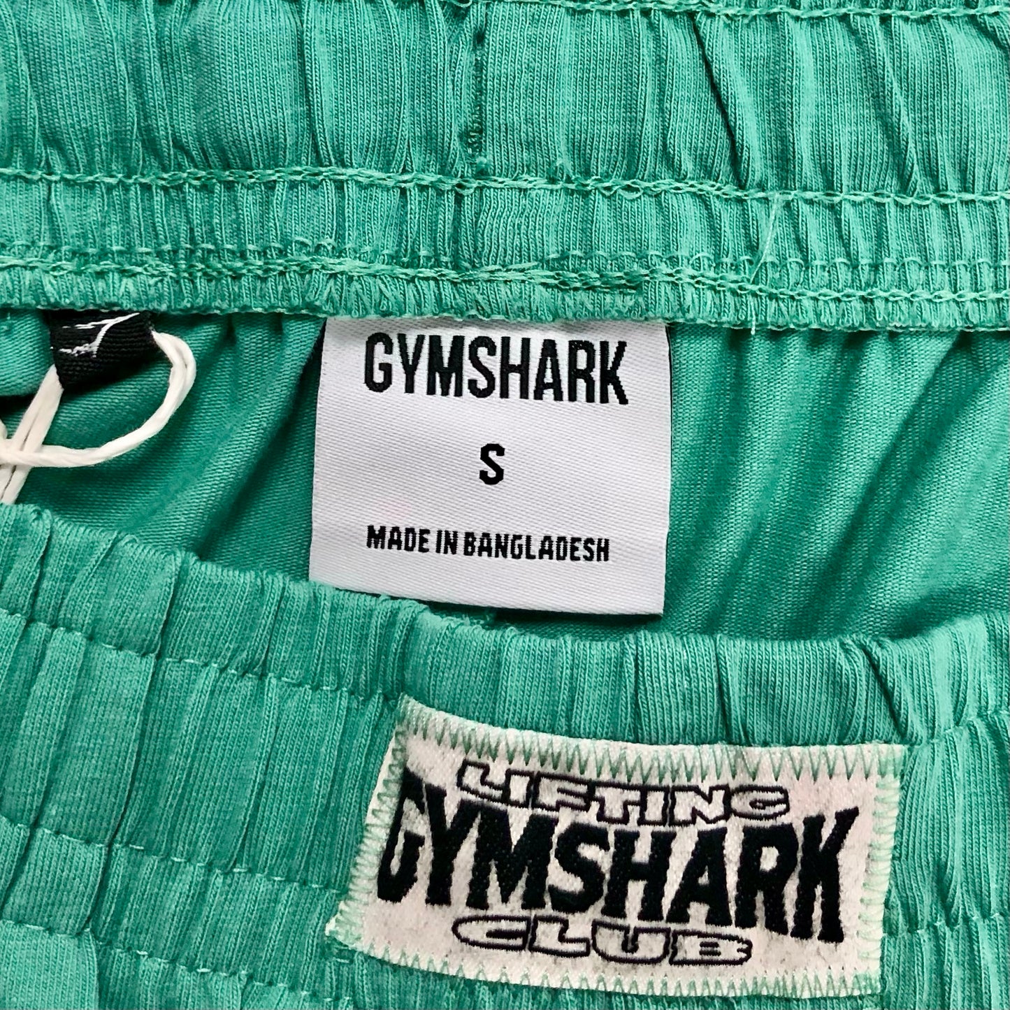 Short Lounge Gymshark 🏋🏼♂️ color verde claro y logo en blanco Talla S y M