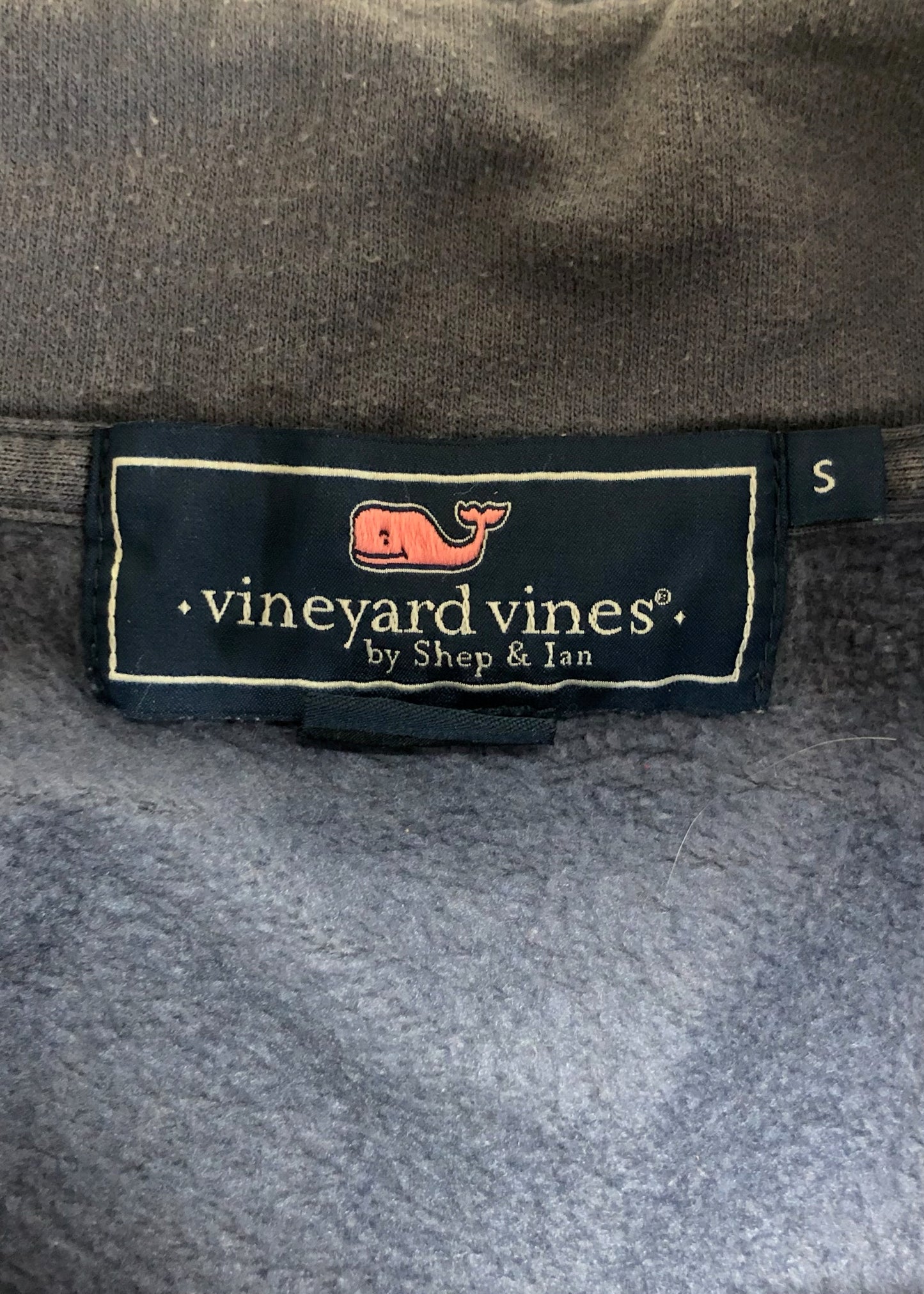 Sueter Jersey Vineyard Vines 🐳 color azul oscuro con logo tradicional Tela algodón Pima Talla S