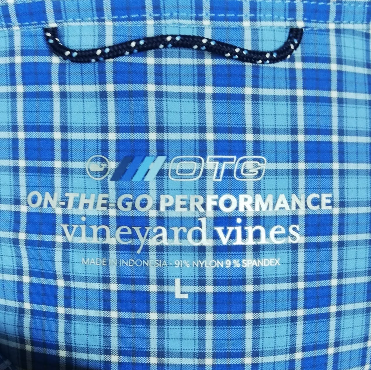 Camisa de botones Vineyard Vines 🐳 Performance con patrón de cuadros en color azul, celeste y blanco Talla L Entalle Regular