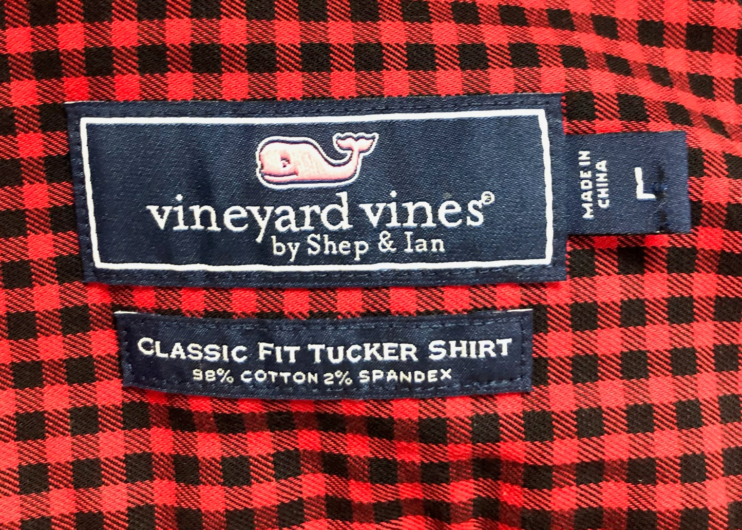 Camisa de botones Vineyard Vines 🐳 con patrón de cuadros en color rojo y negro Talla L Entalle Clásico