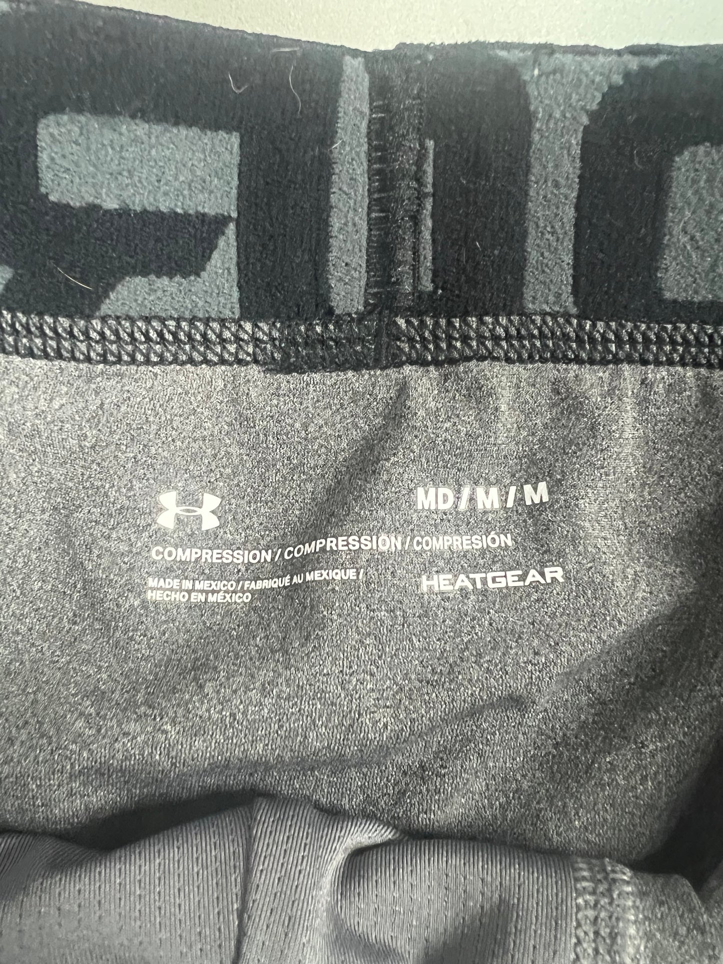 Malla de entrenamiento licra Under Armour 🏋🏽 Pro Dri-FIT 3/4 para hombre en Color gris y cintura negro Talla M