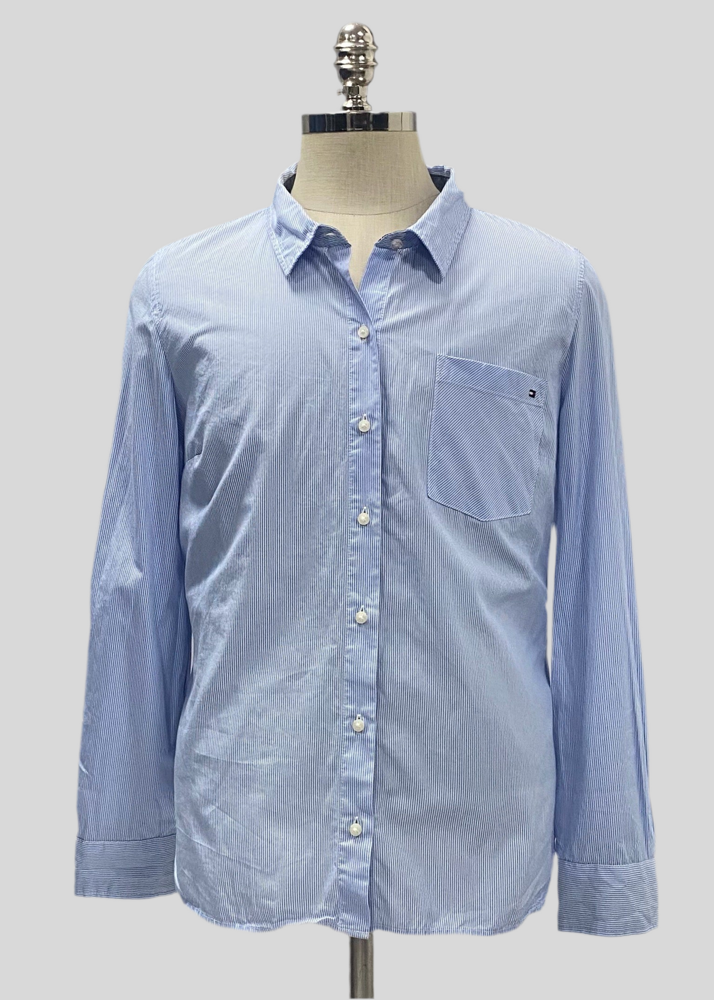 Camisa de mujer Tommy Hilfiger 🇺🇸 patrón de rayas en color celeste Talla XL Entalle Regular