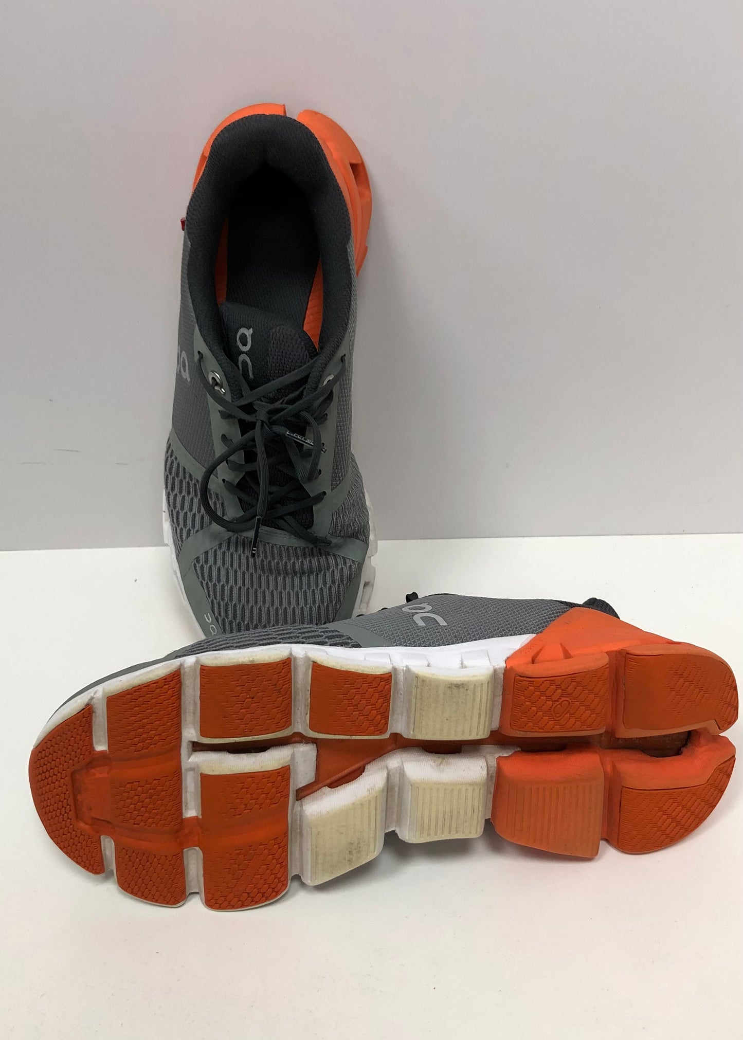 Zapatillas Casuales de hombre On Cloudflyer 👟 Modelo 2021 Color naranja y gris Talla 9