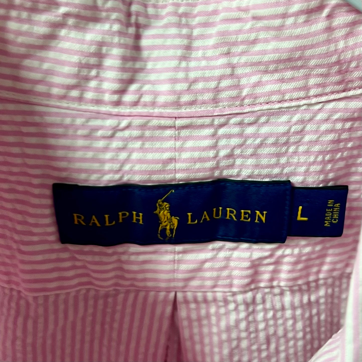 Camisa Polo Ralph Lauren 🏇🏼 Color blanco con patrón de rayas en rosado Seersucker Talla L Entalle Regular