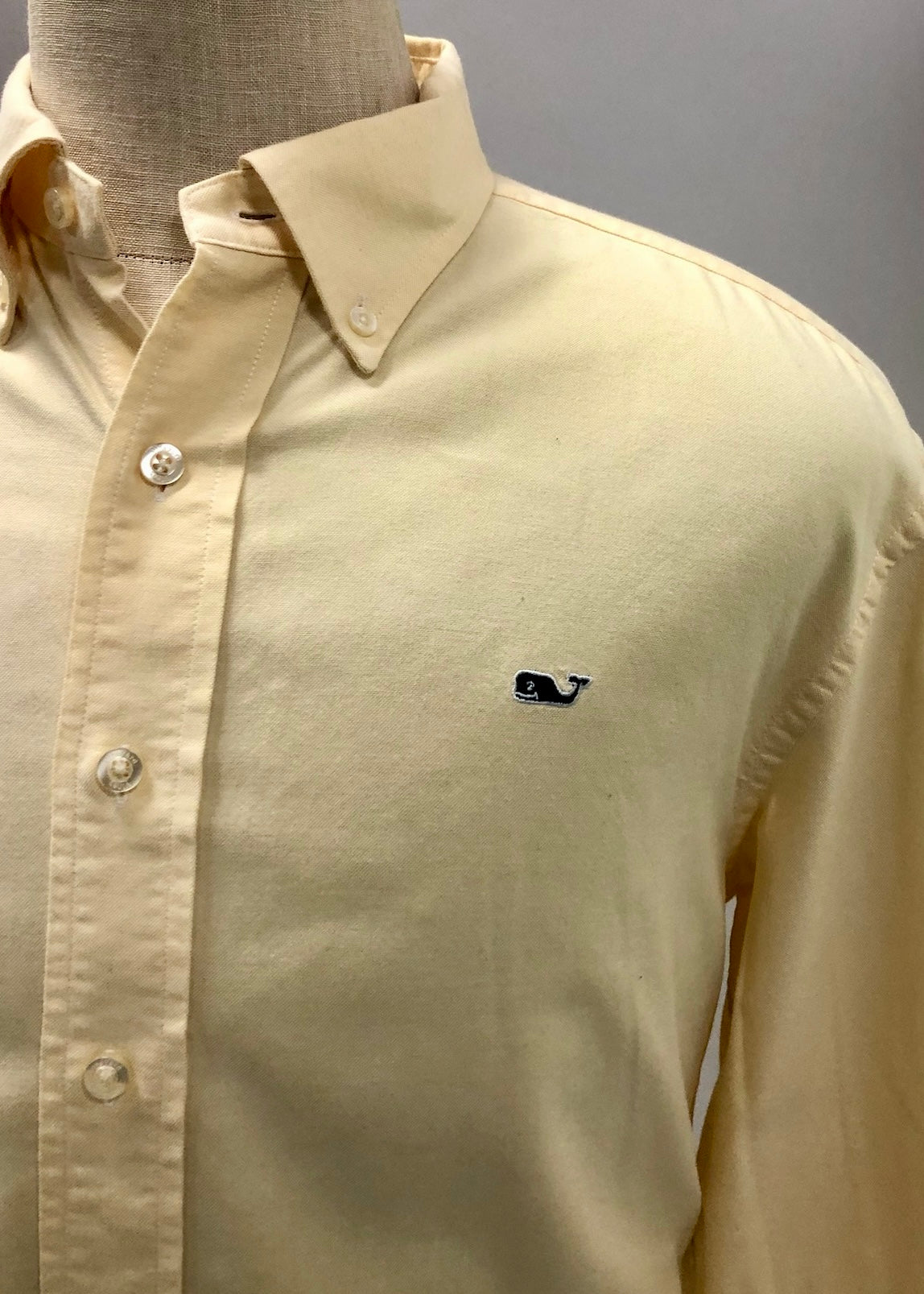 Camisa de botones Vineyard Vines 🐳 color amarillo claro Talla L Entalle Regular