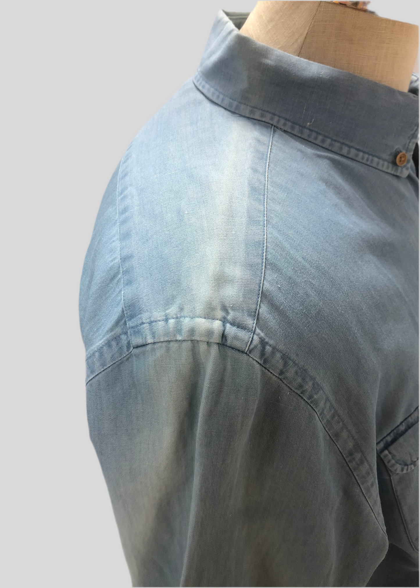 Camisa de jeans Vineyard Vines 🐳 en color celeste claro Talla L Entalle Slim Fit (ver descripción)