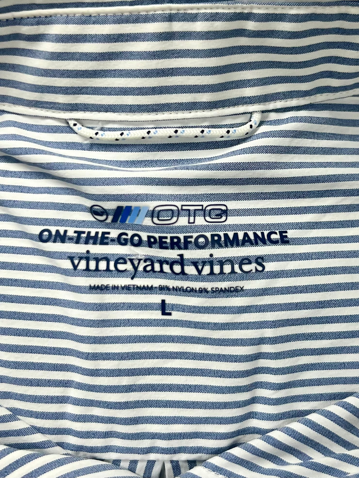 Camisa de botones Vineyard Vines 🐳 Performance de rayas en color azul y blanco Talla L Entalle Regular