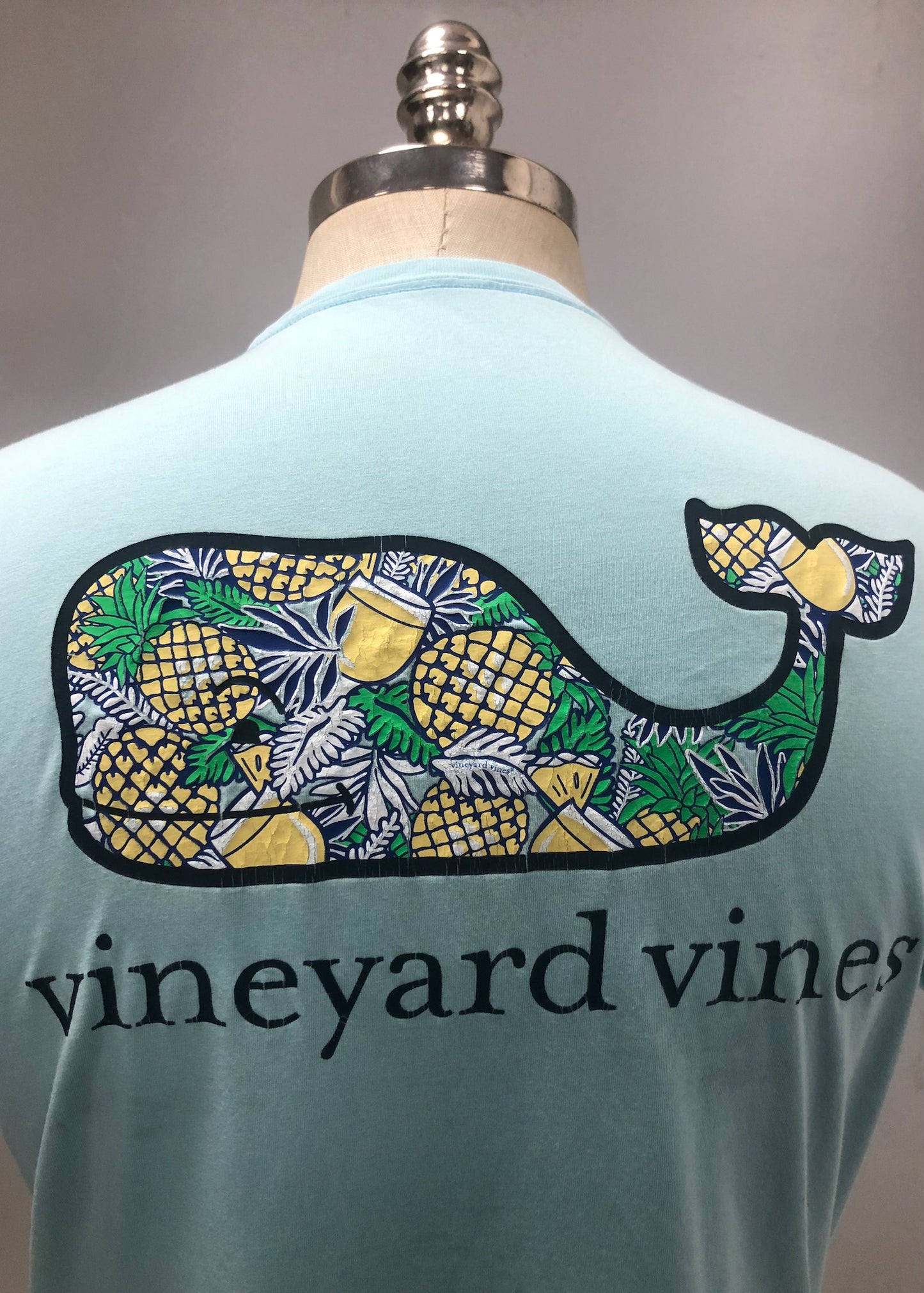 Camiseta cuello redondo Vineyard Vines 🐳 color verde con diseño de ballena en Talla S