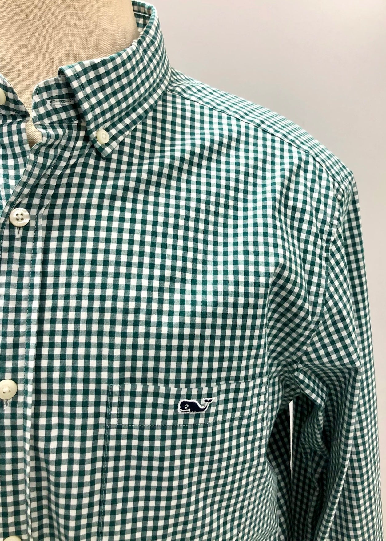 Camisa Vineyard Vines 🐳 con patron de cuadros gingham en color verde oscuro y blanco Talla L Entalle Clásico