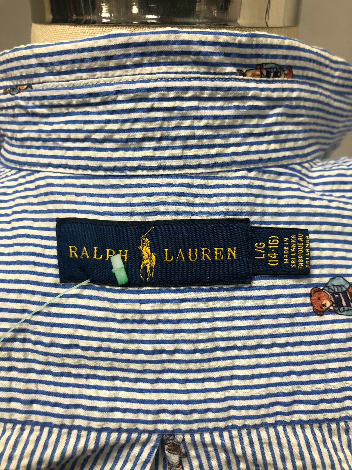 Camisa de niño Polo Ralph Lauren 🏇🏼 Seersucker con patron de rayas en azul y blanco con diseño de Polo Bear Talla L (14-16) Entalle Regular