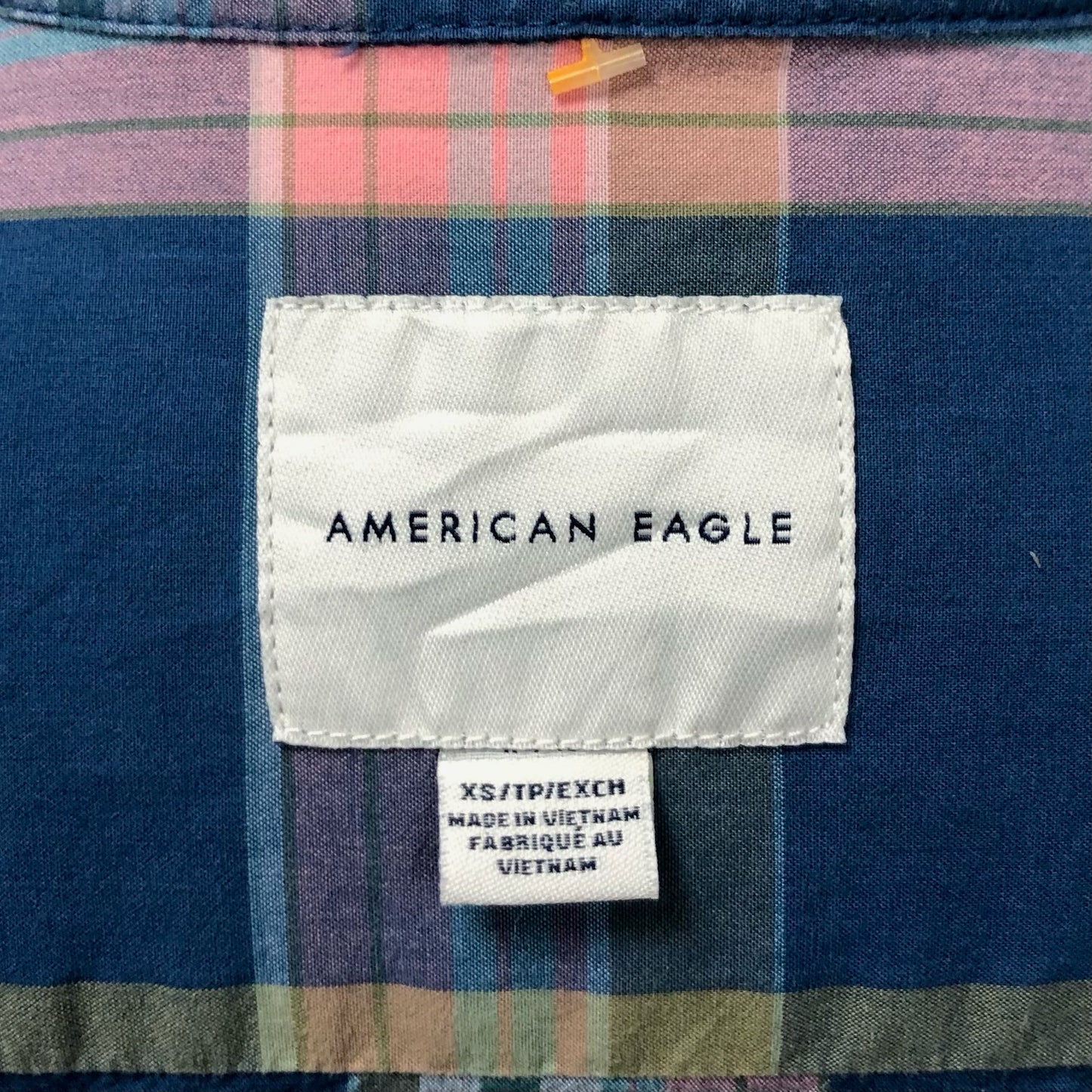 Camisa de botones American Eagle 🦅 de cuadros en color azul, rosado y blanco Talla XS Entalle Regular