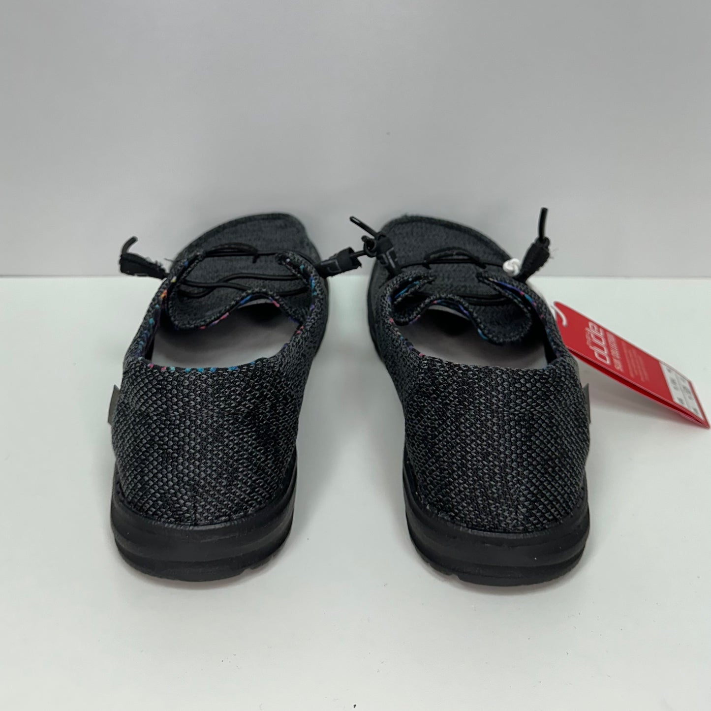 Zapatillas Casuales Hey Dude ⚡️ Mocasiness Wally Stretch Color gris oscuro con detalles en color negro Talla 11