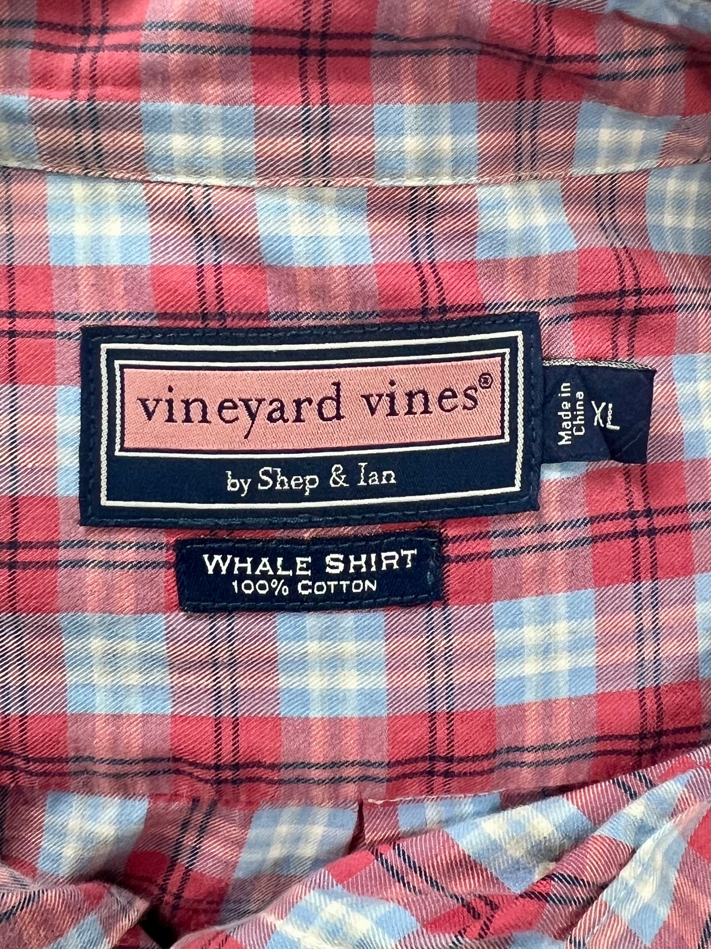 Camisa de botones Vineyard Vines 🐳 con cuadros en color rojo, celeste y blanco Talla XL Entalle Clasico