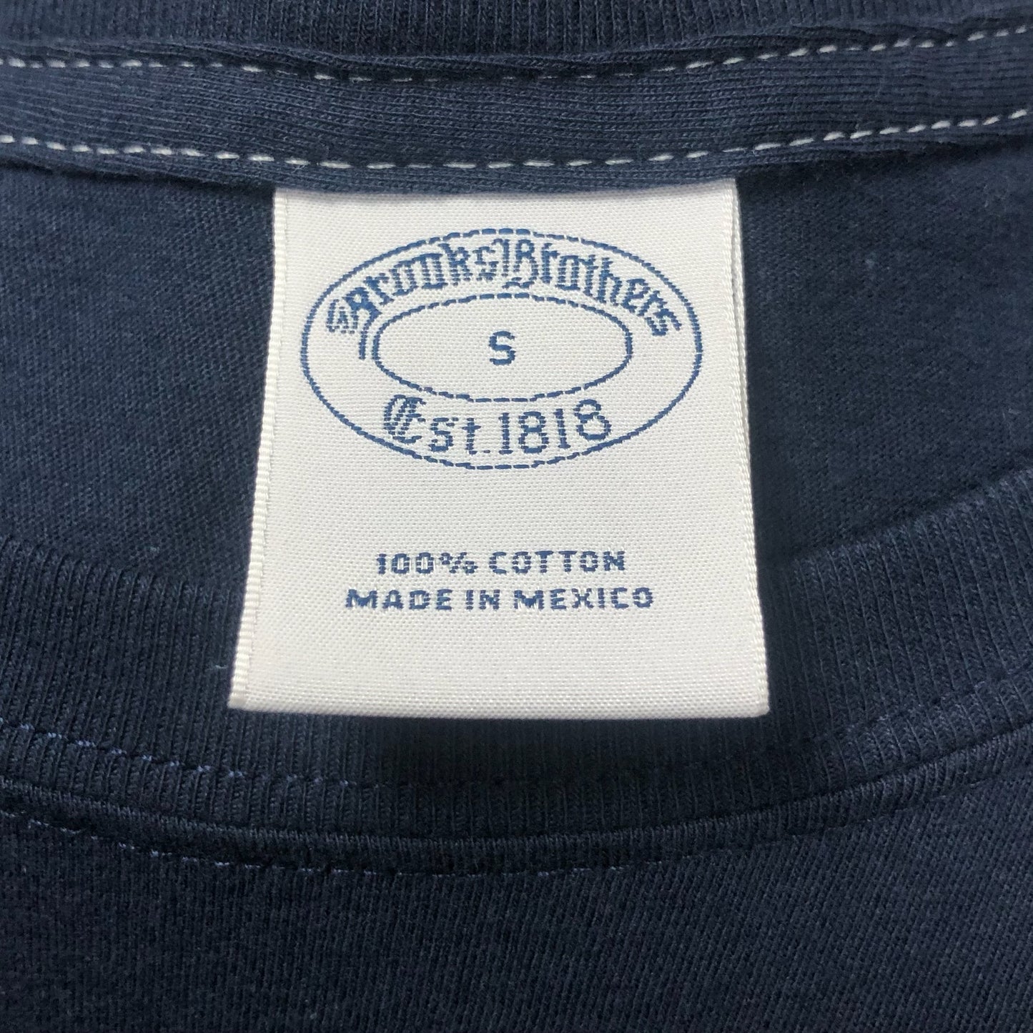 Camiseta cuello redondo Brooks Brothers 🐑 color azul navy y diseño de bandera nautica Talla S
