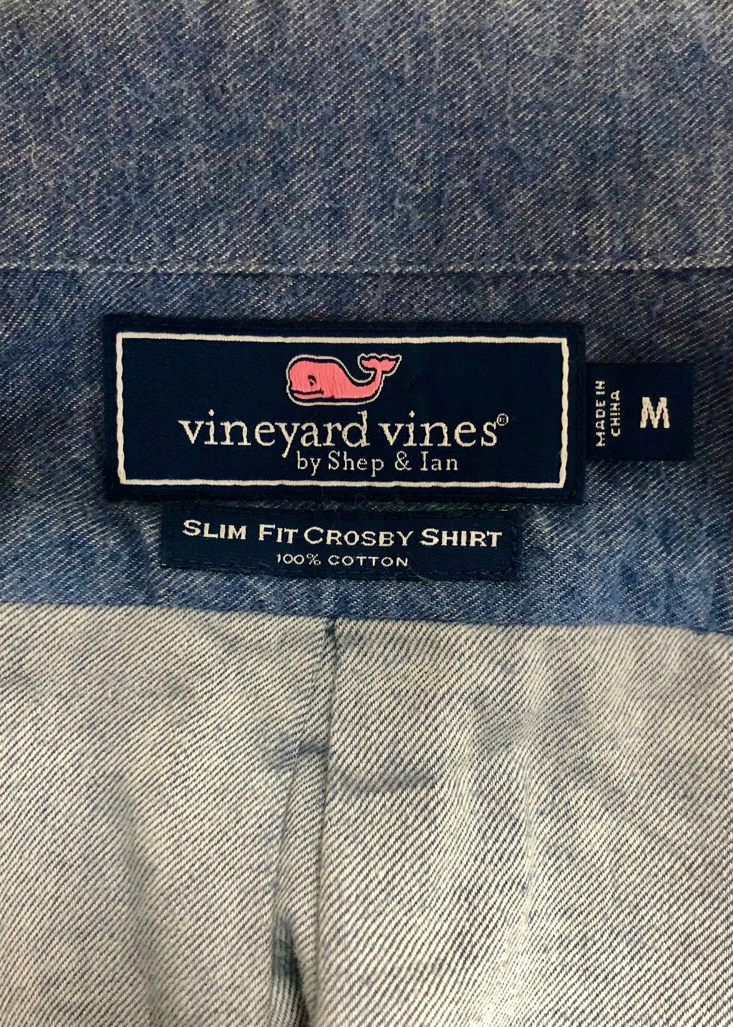 Camisa de botones Vineyard Vines 🐳 Diseño de bolsillo en azul grisáceo Talla M Entalle Slim Fit