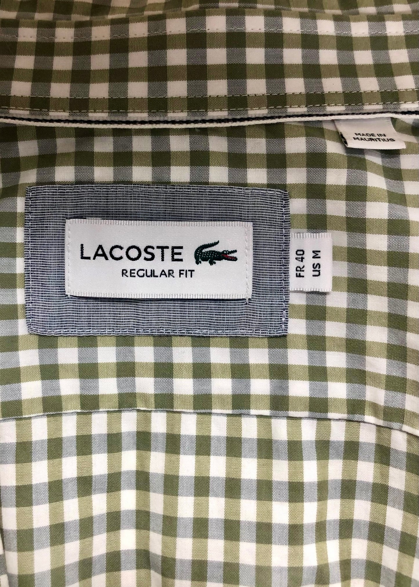 Camisa de botones Lacoste 🐊 de cuadros gingham en color verde claro y blanco Talla M Entalle Regular