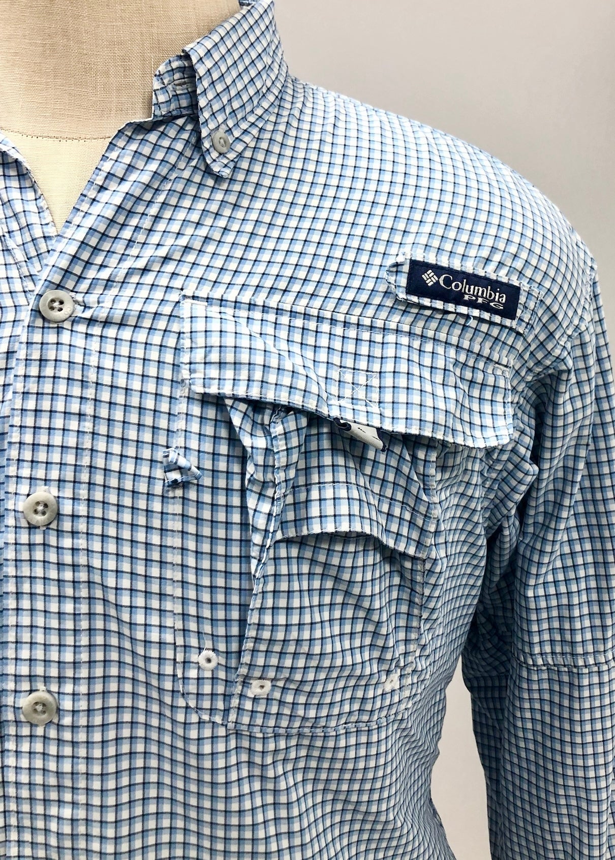 Camisa Columbia 🔹 Super Bahama Color blanco de cuadros en celeste y negro Talla XS