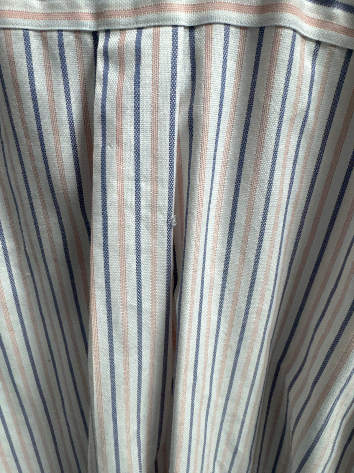 Camisa Brooks Brothers 🐑 color blanco con rayas en rosado y azul Talla L Entalle Regular (ver descripción)