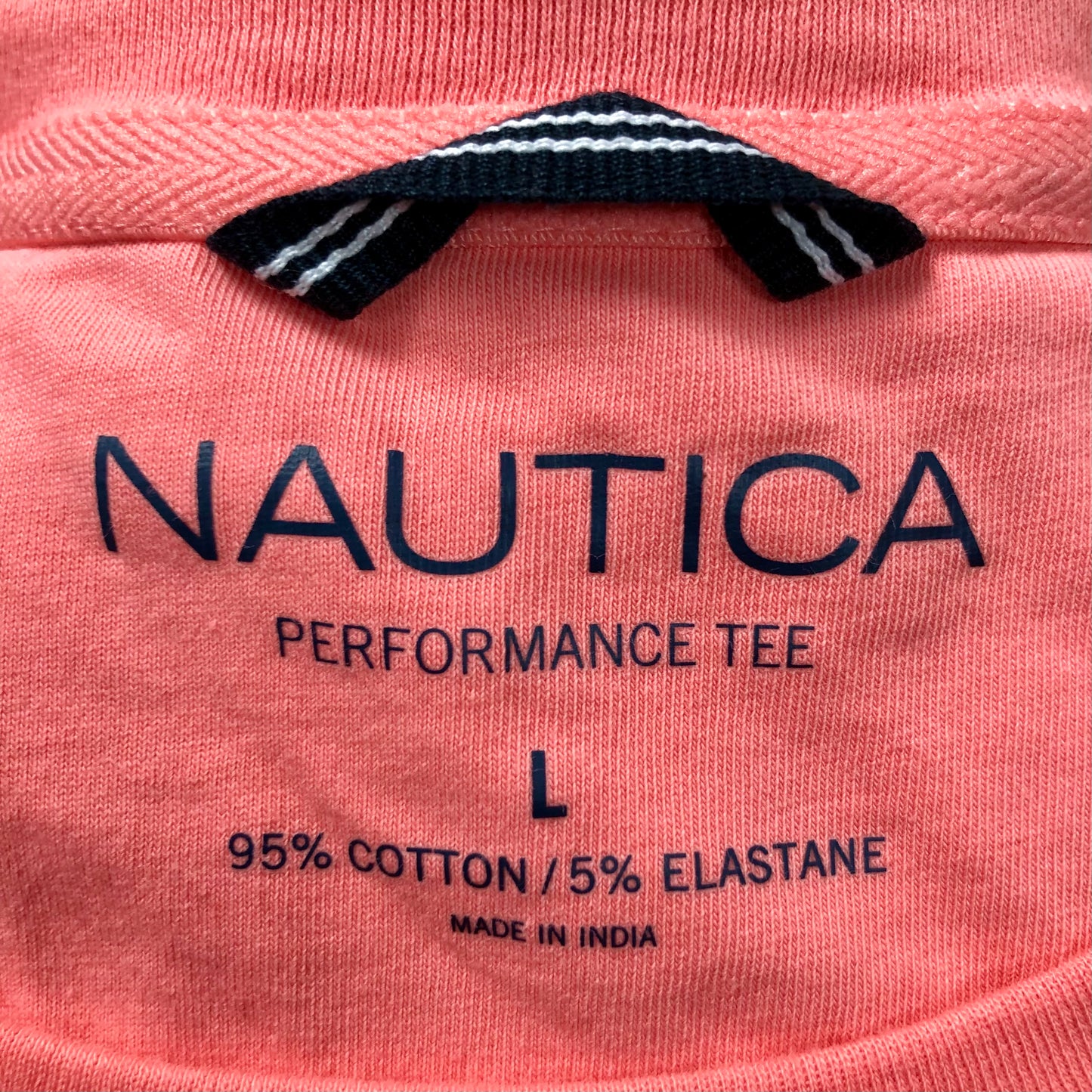 Camiseta cuello redondo Nautica ⚓️ color rosado magenta con logo azul navy Talla L