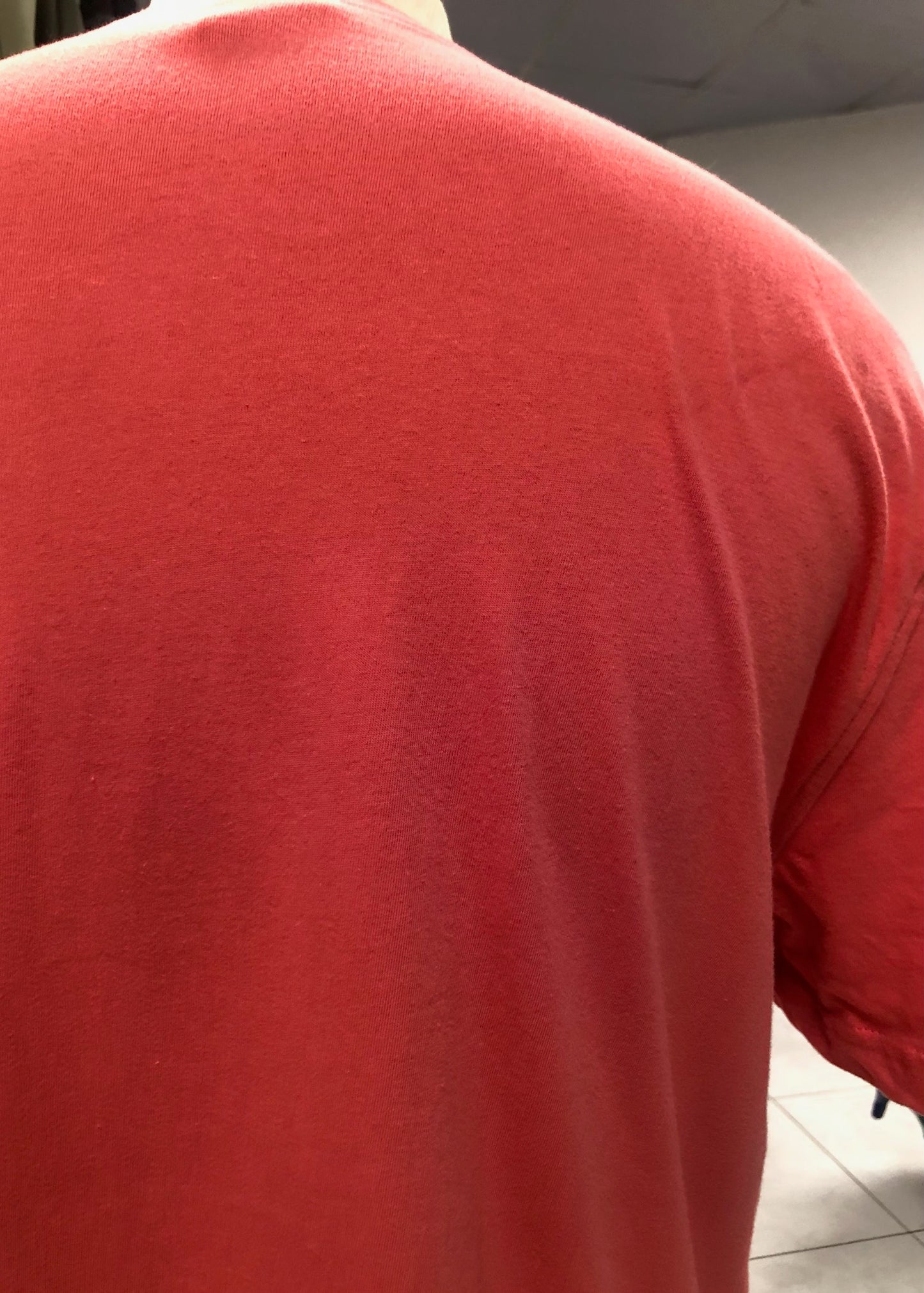 Camiseta cuello redondo Brooks Brothers 🐑 color rosado magenta y diseño de bandera nautica Talla M (ver descripción)