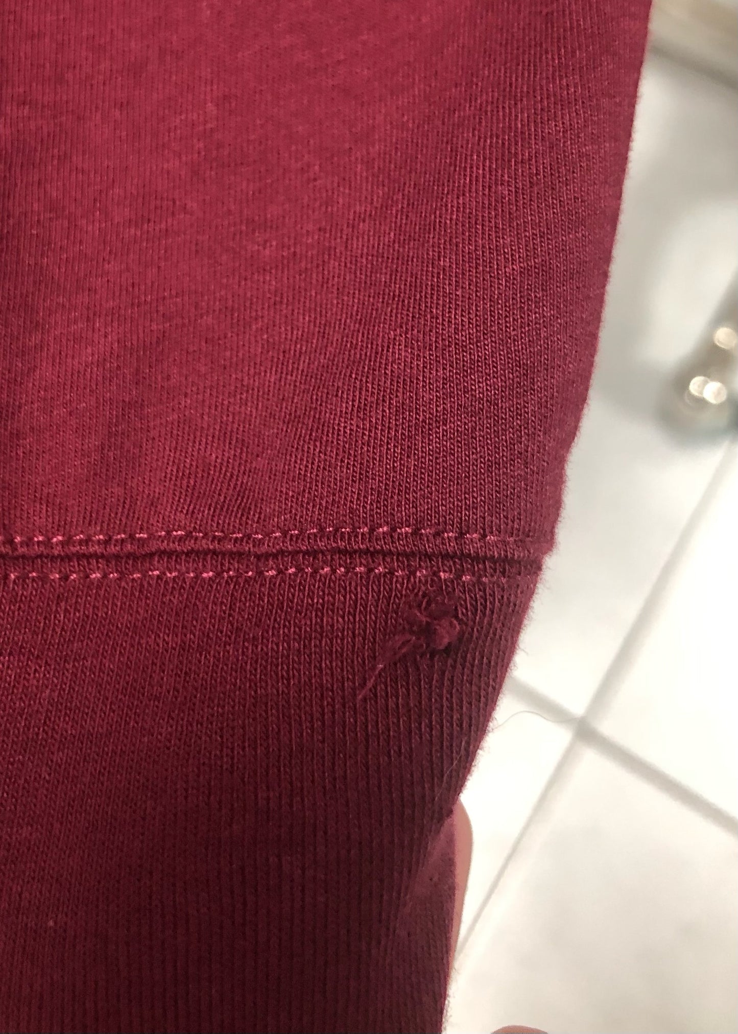 Camiseta con capucha Vineyard Vines 🐳 color rojo oscuro con Diseño de Ballena Talla S (ver descripción)