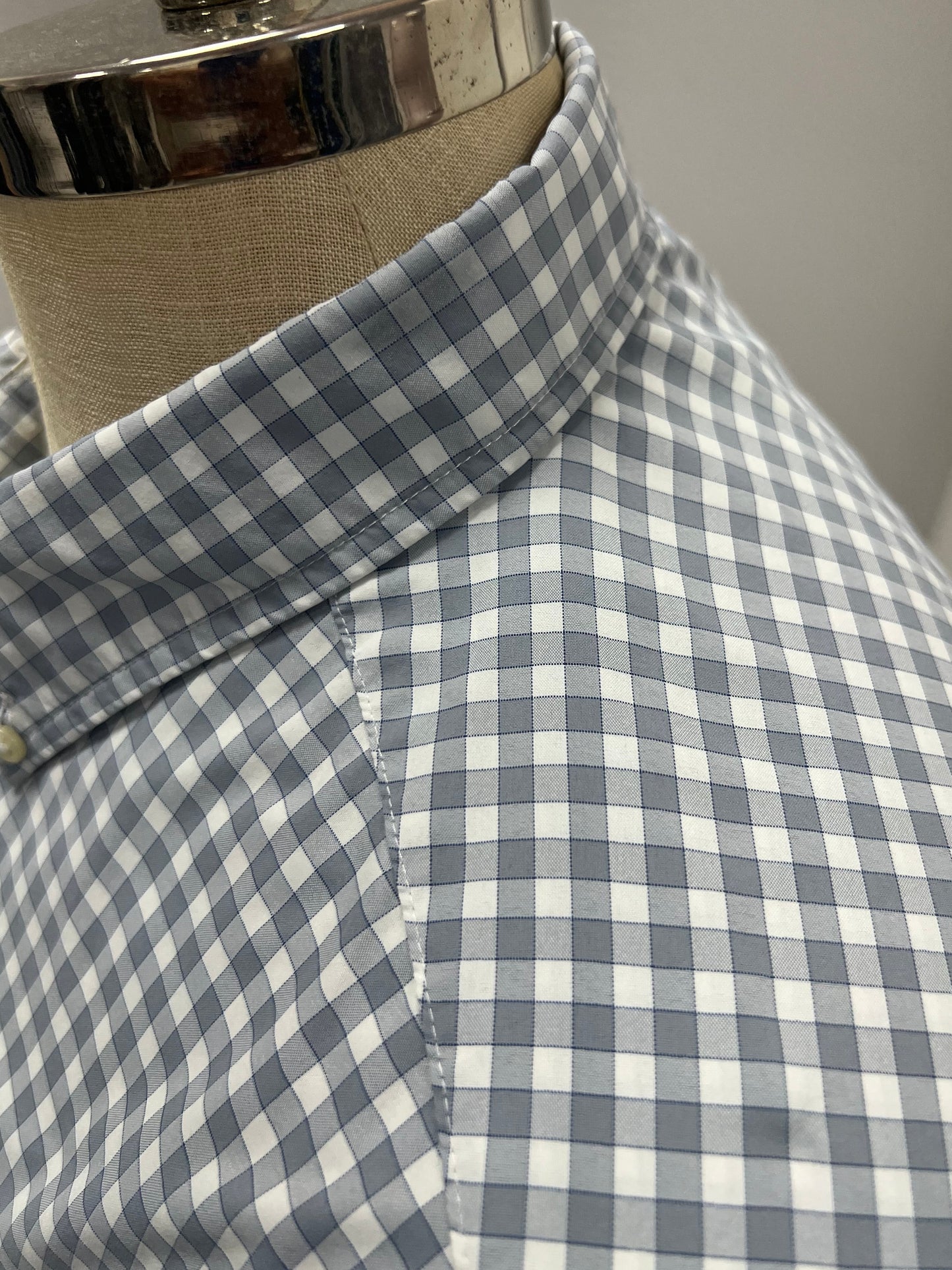 Camisa de botones Vineyard Vines 🐳 Performance de cuadros gingham en color gris y blanco Talla L Entalle Regular(ver descripción)