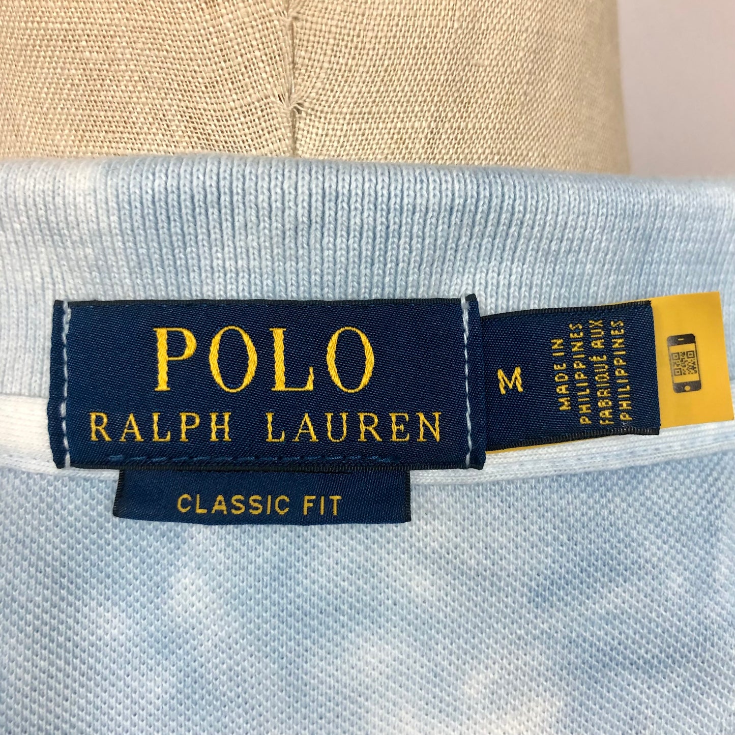Camiseta Polo Ralph Lauren 🏇🏼 color celeste con diseño de hawaiano en color blanco Talla M Entalle Clásico