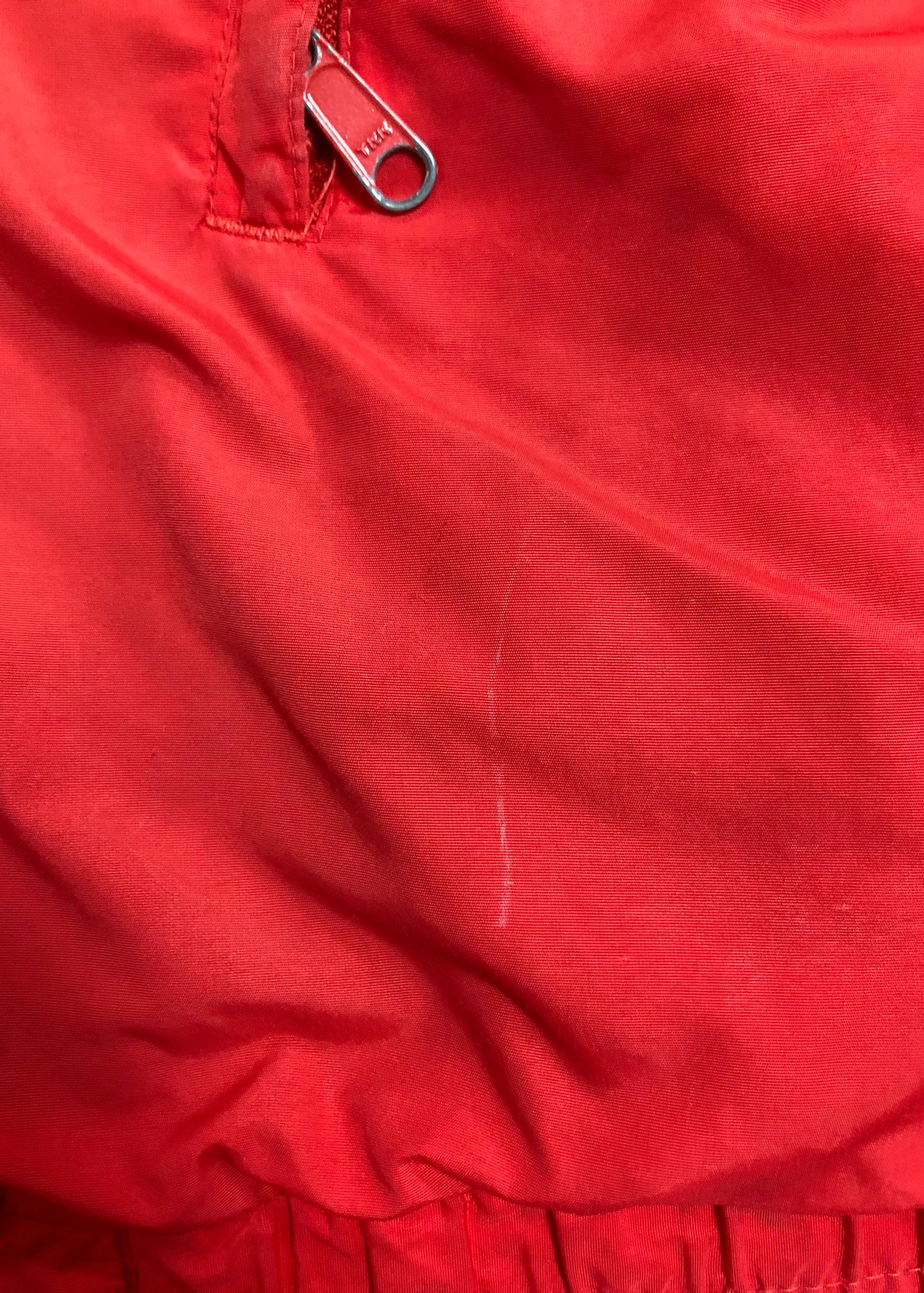 Jacket Columbia 🔷 color rojo con zíper completo Talla XL (ver descripción)