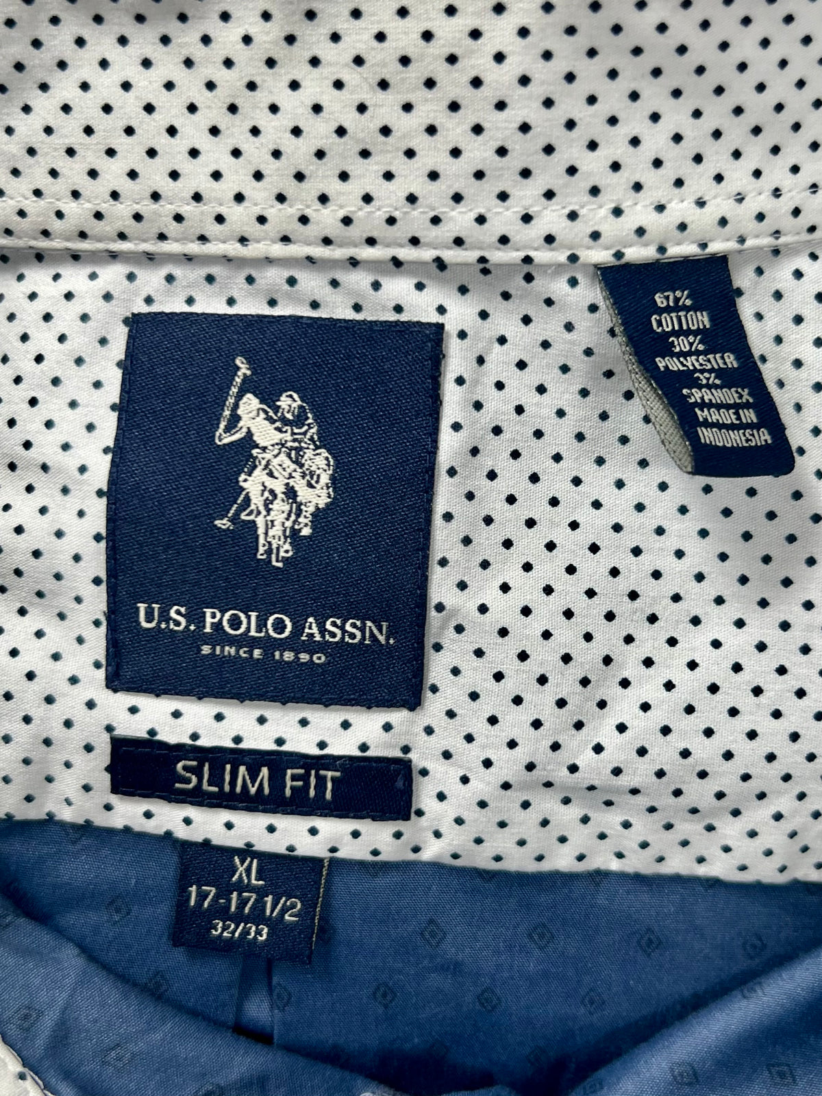 Camisa de botones U.S. Polo Assn. 🐎 en color azul y trípticos en azul navy Talla XL Entalle Slim Fit