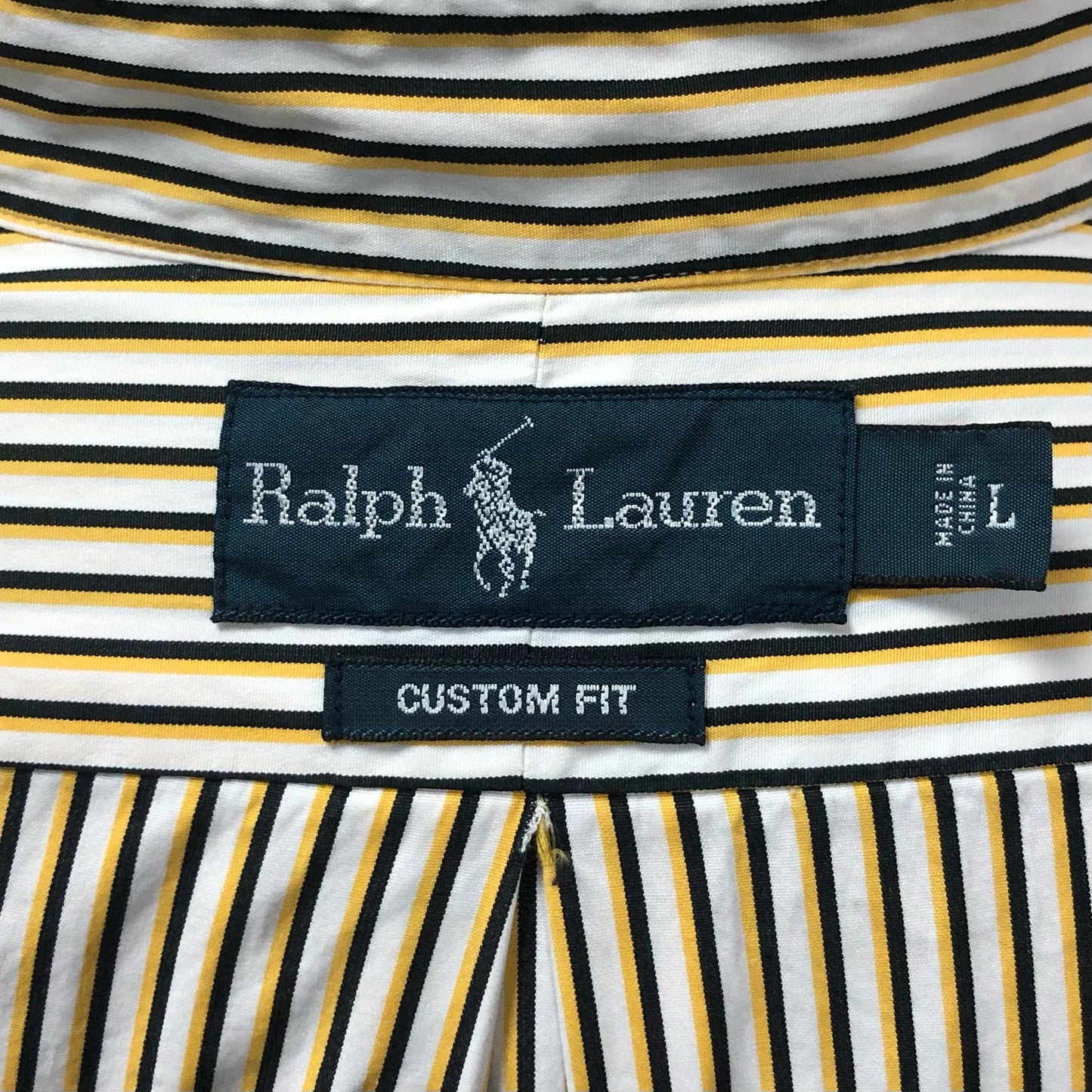 Camisa Polo Ralph Lauren 🏇🏼 color blanco con patron de rayas en color amarillo y negro Talla L Entalle Custom Fit