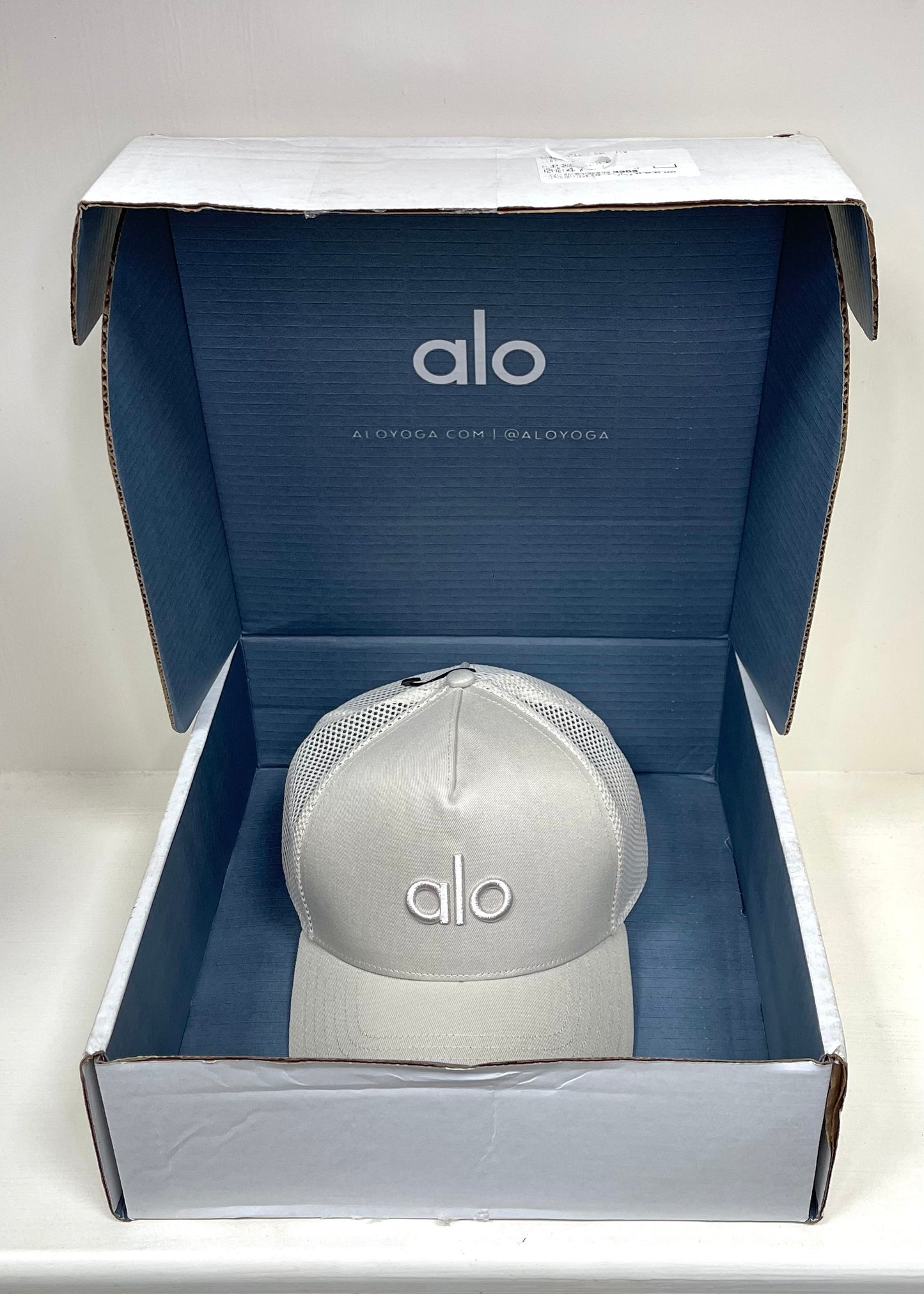 Gorra alo🧘🏻♀️ Trucker color beige de malla
