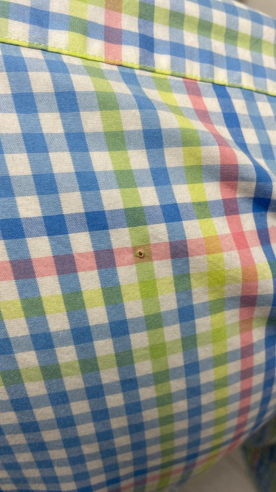 Camisa de botones Vineyard Vines 🐳 color blanco de cuadros en color rosado, verde y celeste Talla S Entalle Slim Fit (ver descripción)
