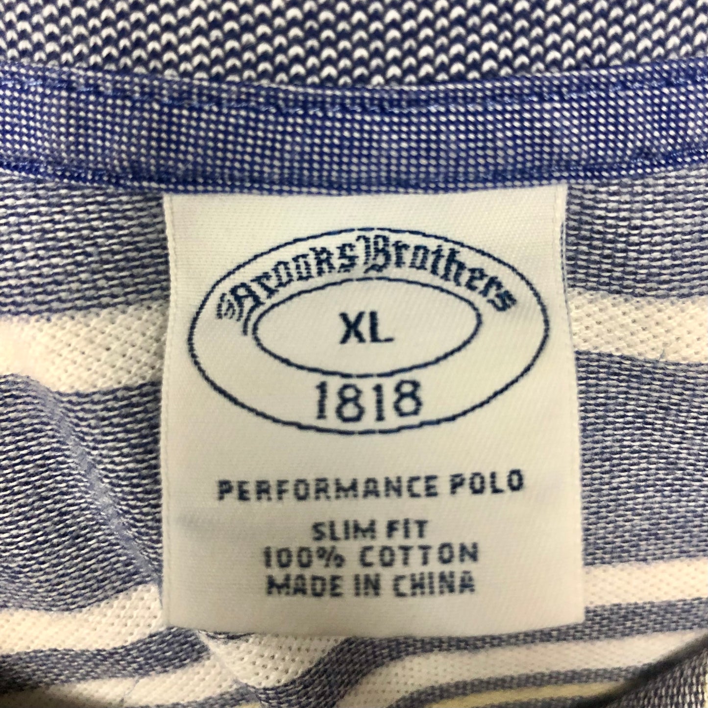Camiseta Polo Brooks Brothers 🐑 color gris con patrón de rayas en color blanco y amarillo Talla XL Entalle Slim Fit