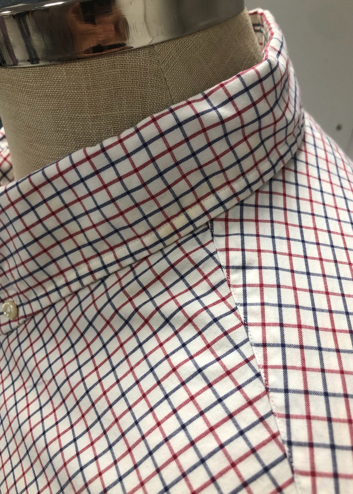 Camisa de botones Polo Ralph Lauren 🏇🏼 Color blanco de cuadros en color rojo y azul Talla L Entalle Custom Fit (ver descripción)