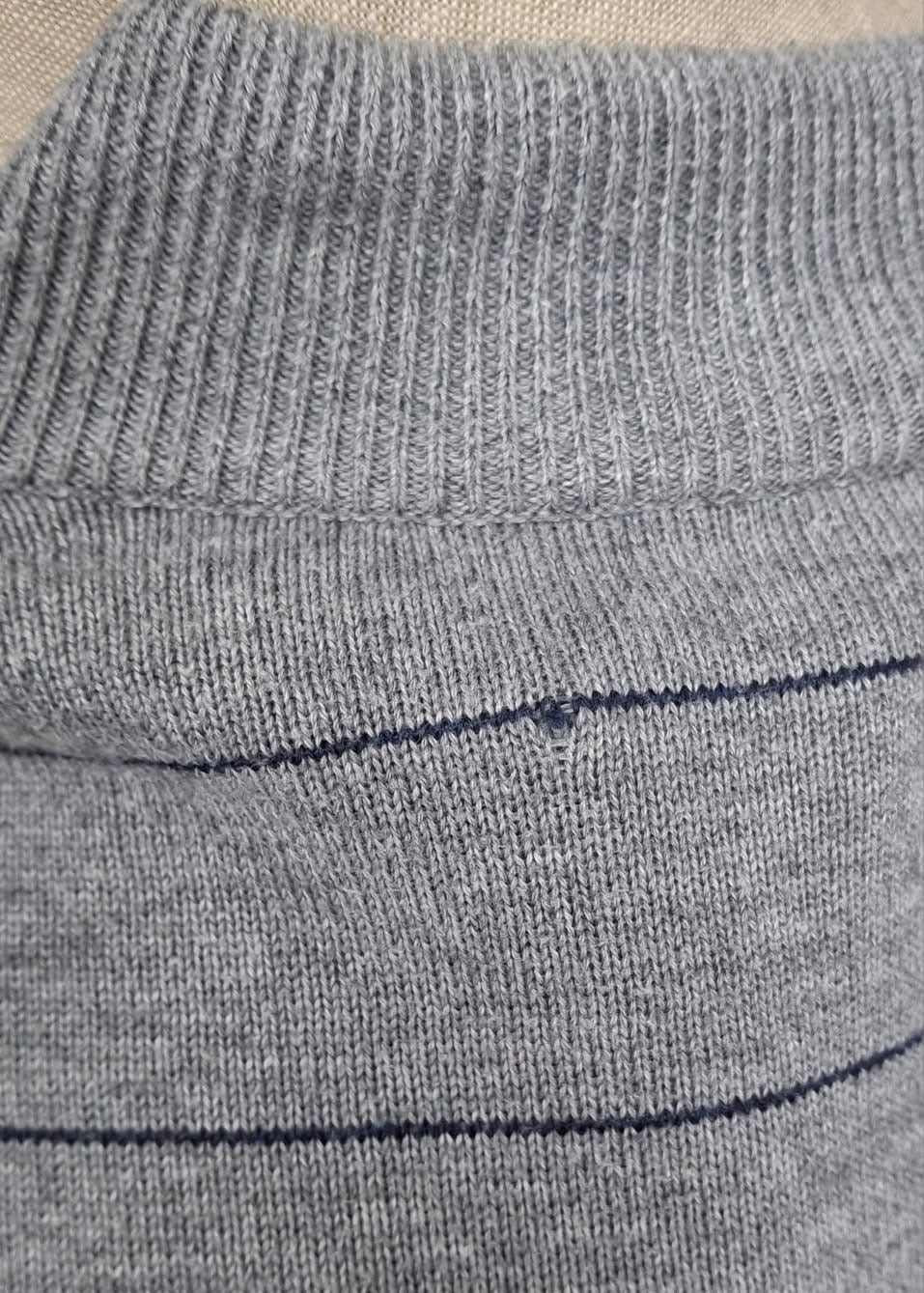 Sueter Jersey Vineyard Vines 🐳 color gris claro con rayas en azul navy Tela algodón Pima Talla XSmall (ver descripción)