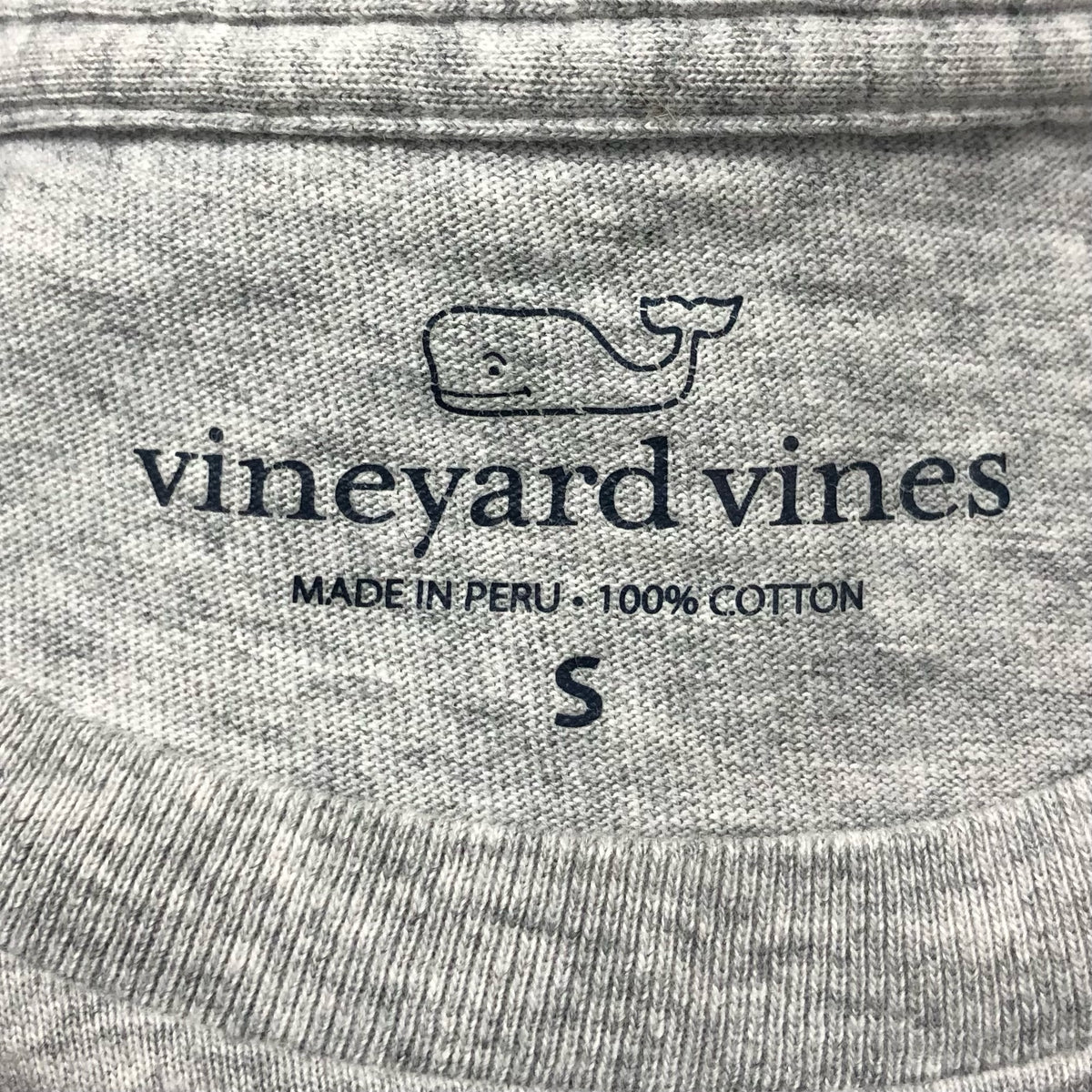 Camiseta cuello redondo Vineyard Vines 🐳 color gris claro con Diseño de Boston Talla S